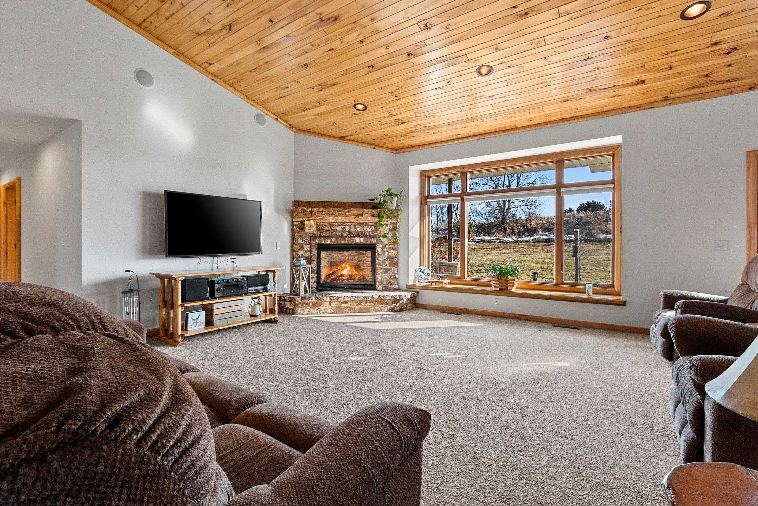 Black Creek, Wisconsin, 54106, United States, 4 Bedrooms Bedrooms, ,4 BathroomsBathrooms,Residential,For Sale,2009234