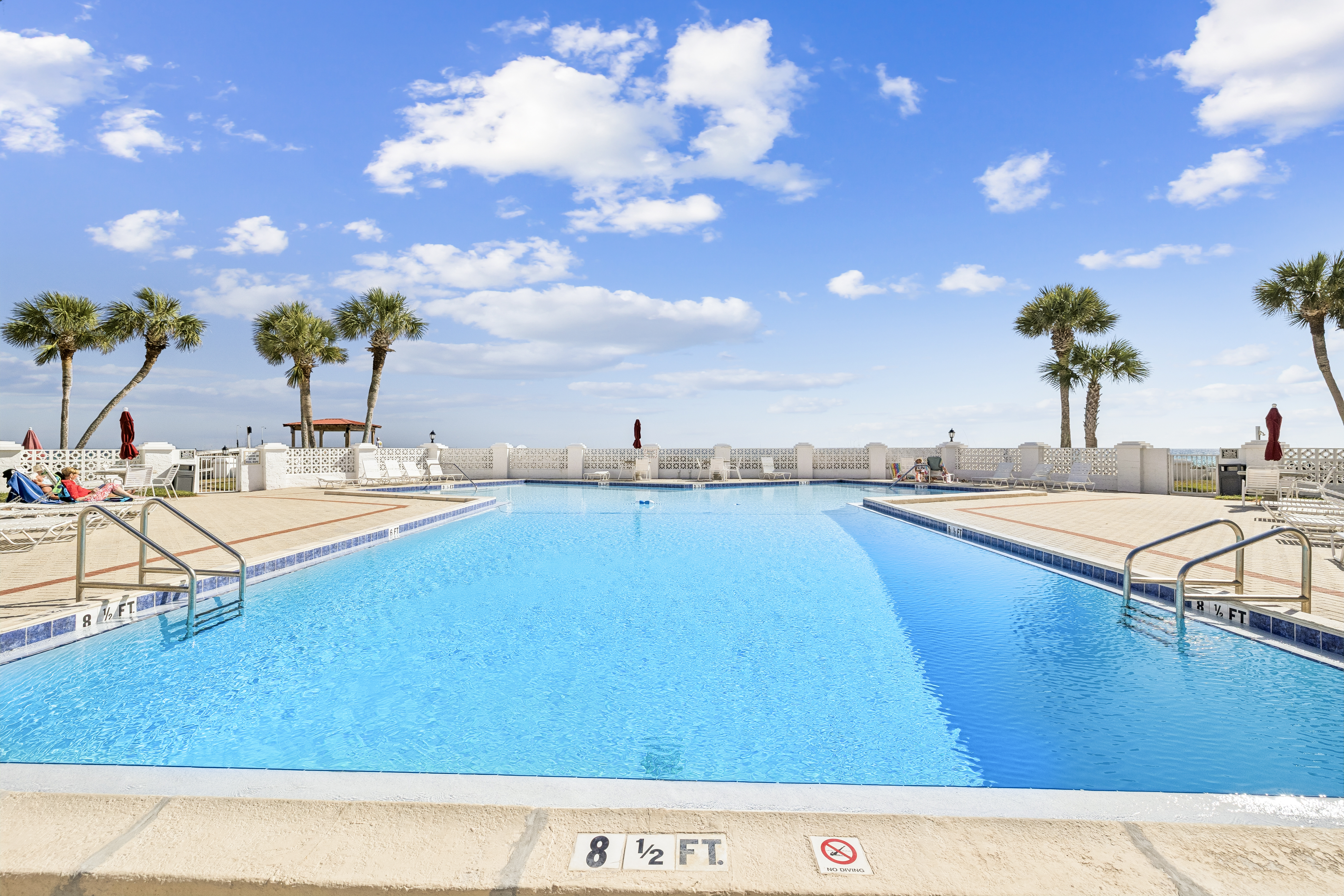  Gulf-Front Corner Retreat In Sought-After Community Near Amenities - 物件實景