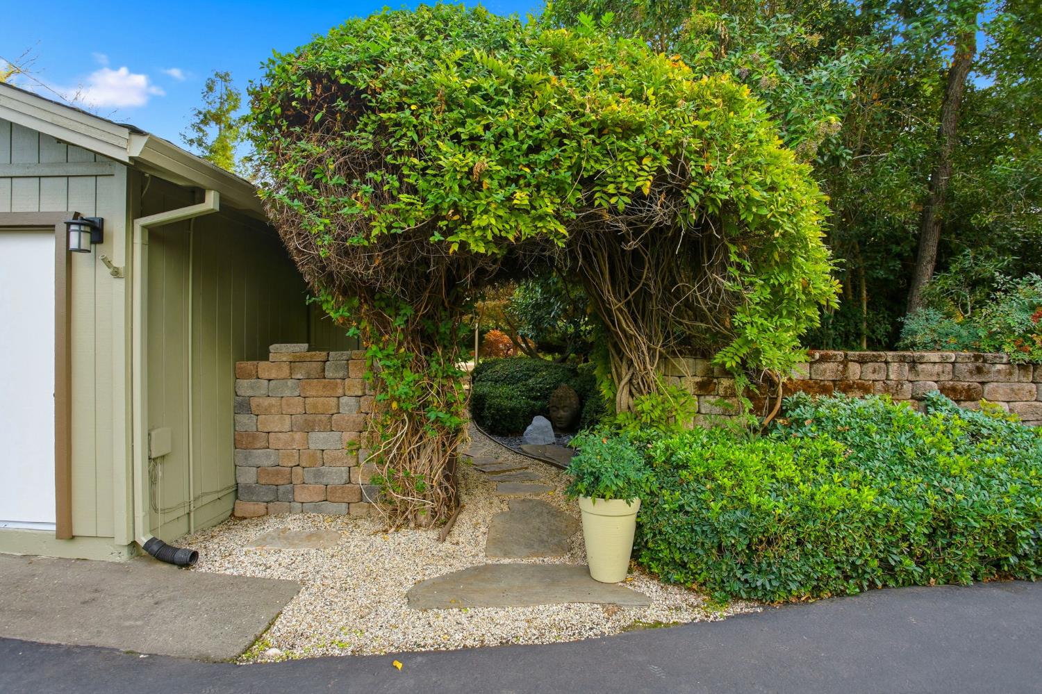 Roseville, California, 95747, United States, 4 Bedrooms Bedrooms, ,4 BathroomsBathrooms,Residential,For Sale,1988108