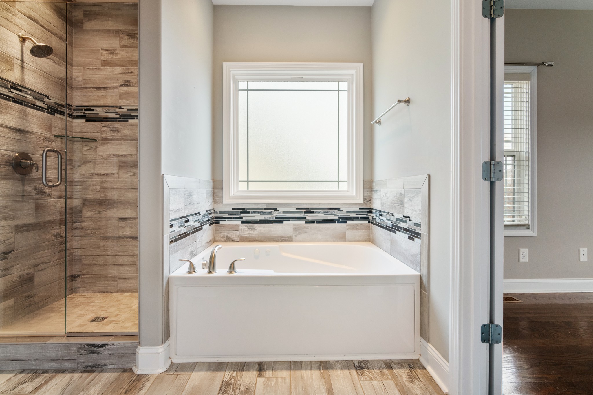 Clarksville, Tennessee, 37043, United States, 5 Bedrooms Bedrooms, ,4 BathroomsBathrooms,Residential,For Sale,1975936