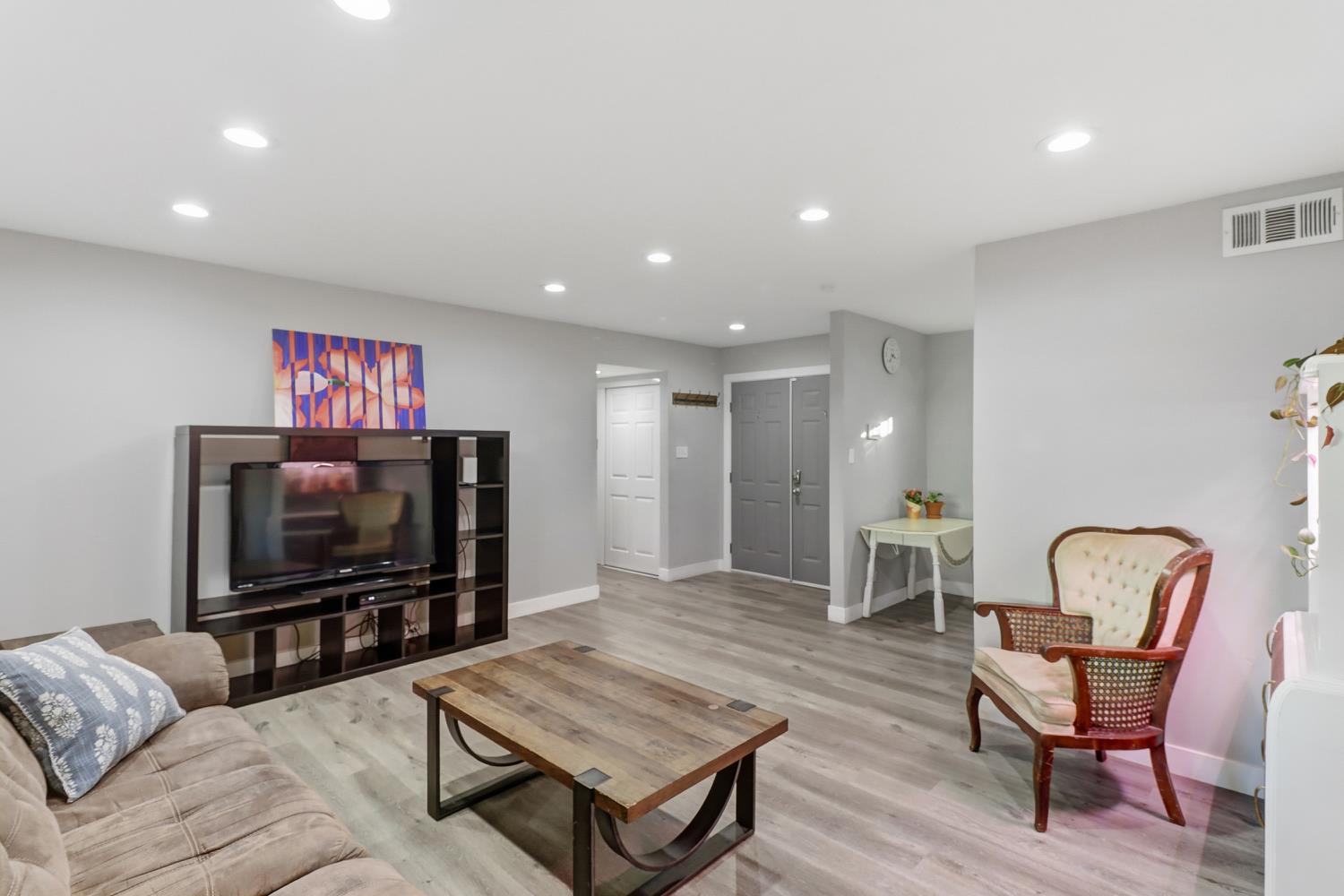 Sacramento, California, 95826, United States, 3 Bedrooms Bedrooms, ,2 BathroomsBathrooms,Residential,For Sale,1991468