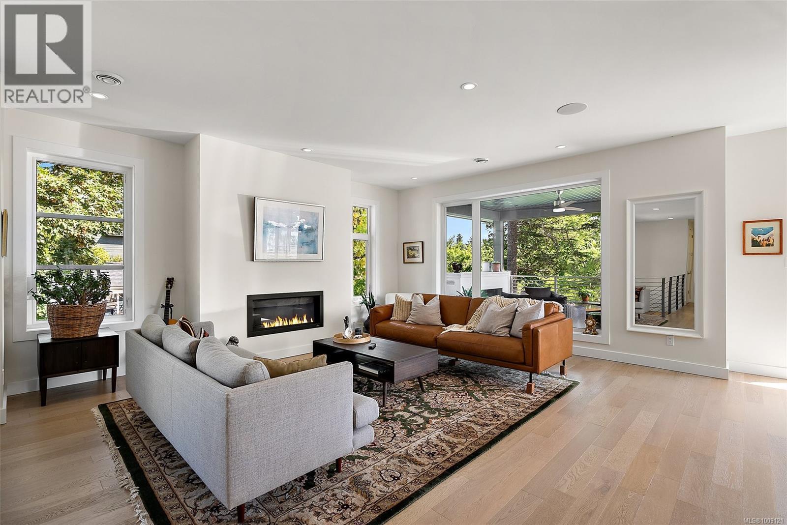 CENTRAL SAANICH, British Columbia, V8M 2G2, CA, 3 Bedrooms Bedrooms, ,4 BathroomsBathrooms,Residential,For Sale,1907005