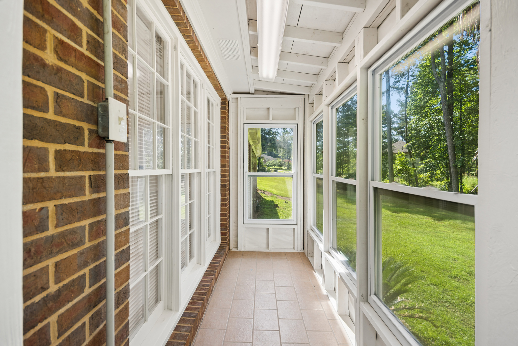  Beautifully Refreshed Ranch Nestled on an Expansive Cul-de-sac Lot - 物件實景