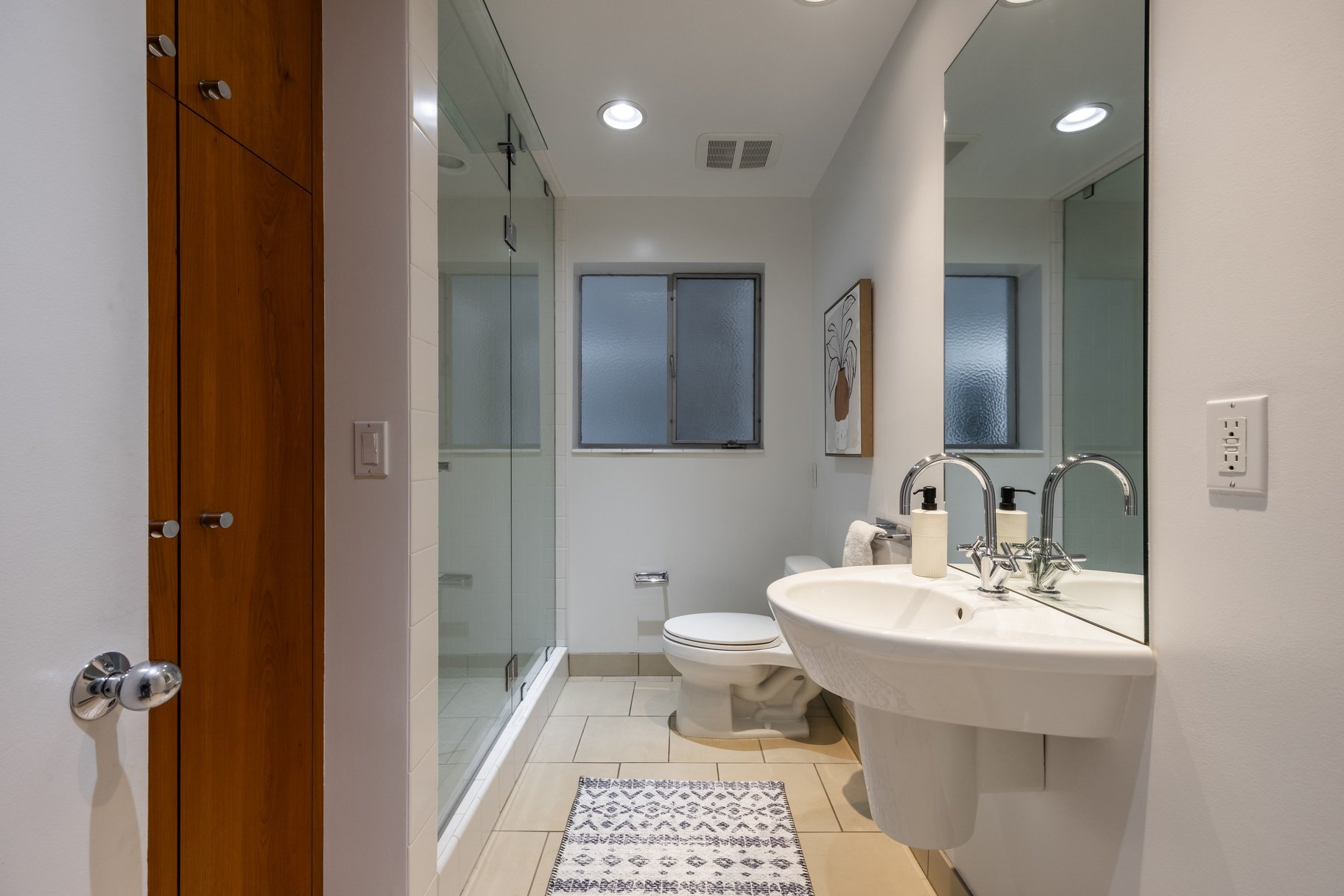  Elegant Contemporary Rambler in Sought After Neighborhood - 物件實景