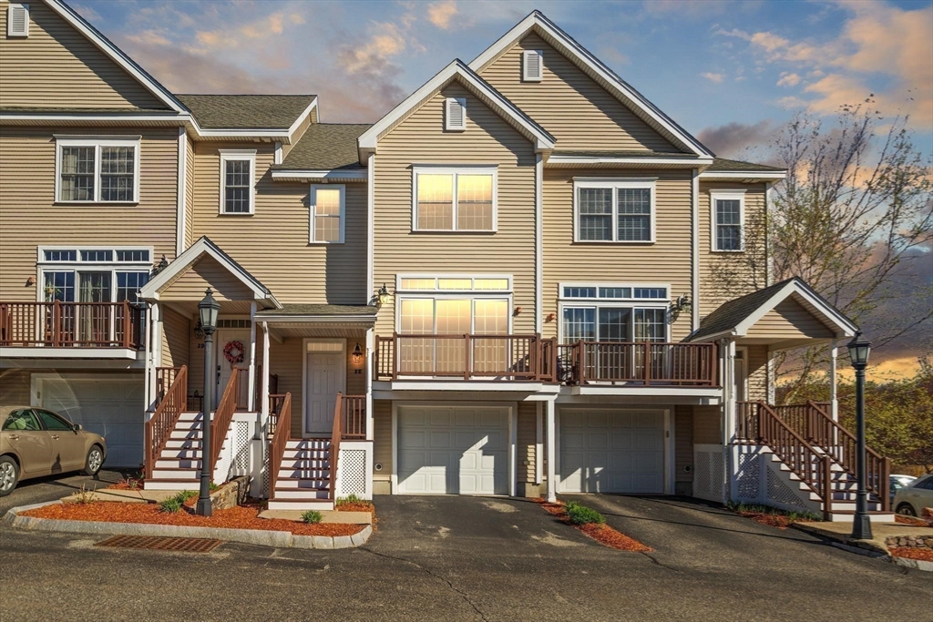 Saugus, Massachusetts, 01906, United States, 2 Bedrooms Bedrooms, ,3 BathroomsBathrooms,Residential,For Sale,2039895