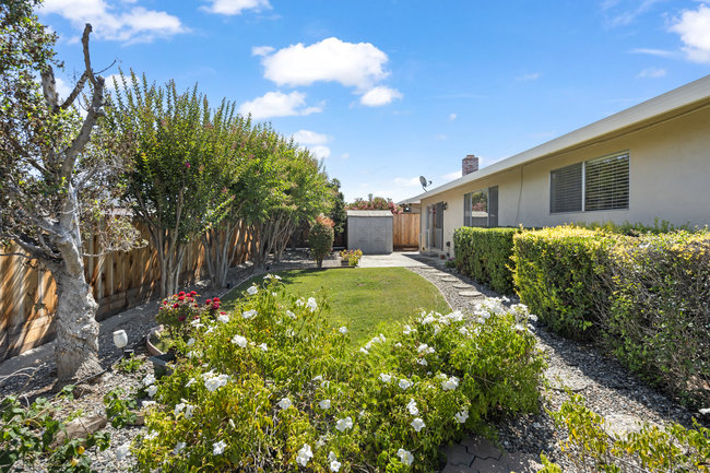 Hollister, California, 95023, United States, 3 Bedrooms Bedrooms, ,2 BathroomsBathrooms,Residential,For Sale,1942638