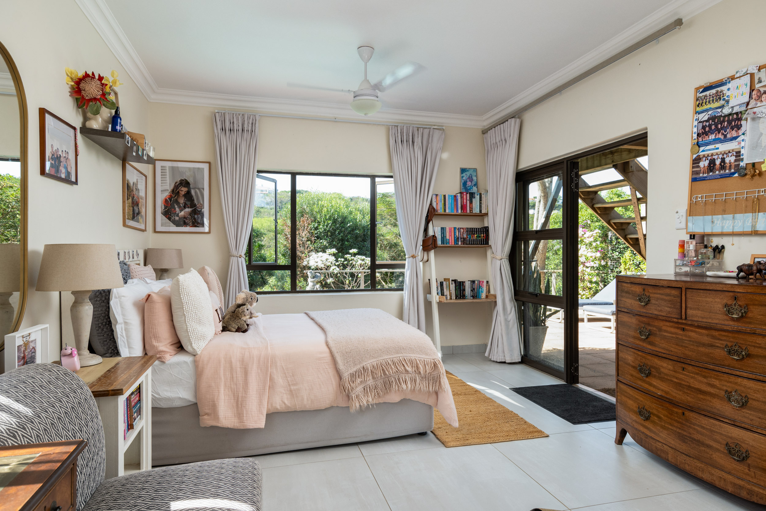  Forest Retreat with Solar Power and Exceptional Outdoor Living in Seaward Estate - 物件實景