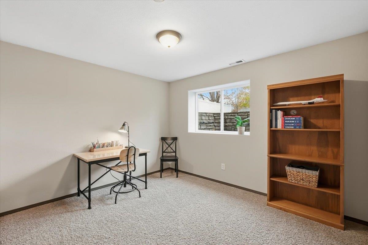 Greenacres, Washington, 99016, United States, 6 Bedrooms Bedrooms, ,3 BathroomsBathrooms,Residential,For Sale,1992048