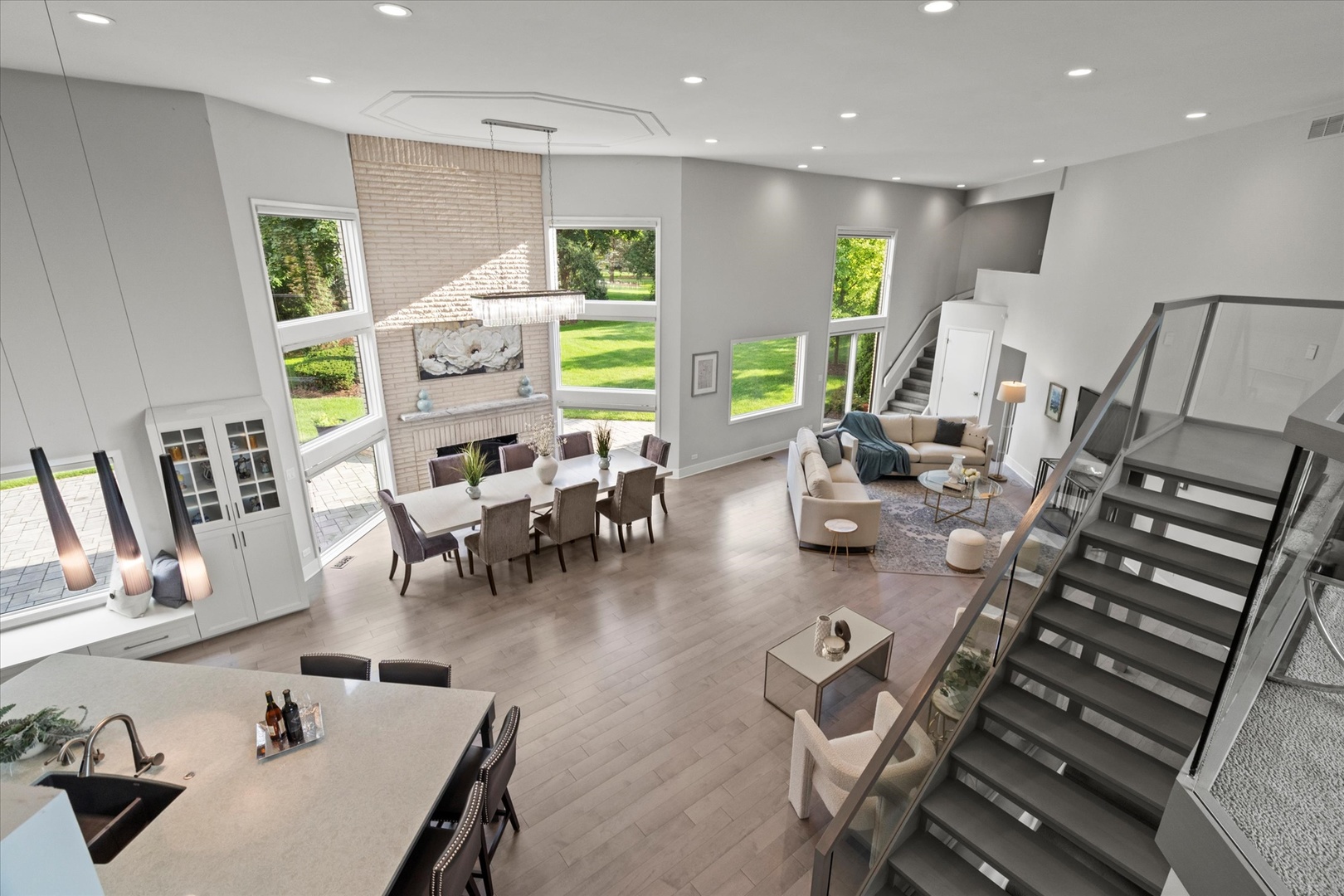 Oak Brook, Illinois, 60523, United States, 5 Bedrooms Bedrooms, ,6 BathroomsBathrooms,Residential,For Sale,1903537