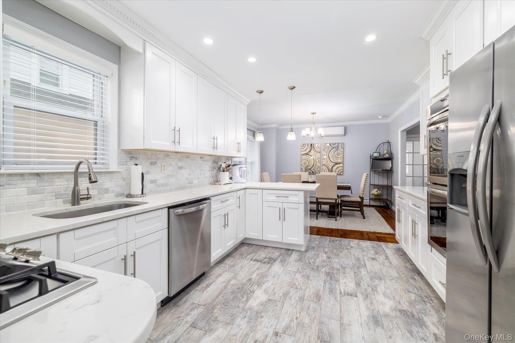 Lynbrook, New York, 11563, United States, 3 Bedrooms Bedrooms, ,2 BathroomsBathrooms,Residential,For Sale,1988362