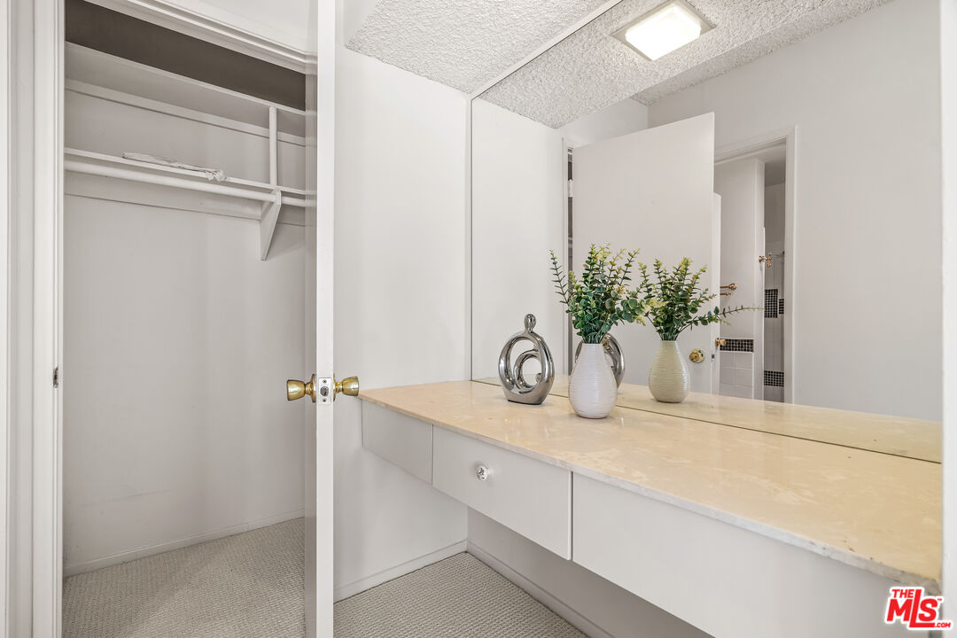 Sherman Oaks, California, 91423, United States, 2 Bedrooms Bedrooms, ,2 BathroomsBathrooms,Residential,For Sale,1920013