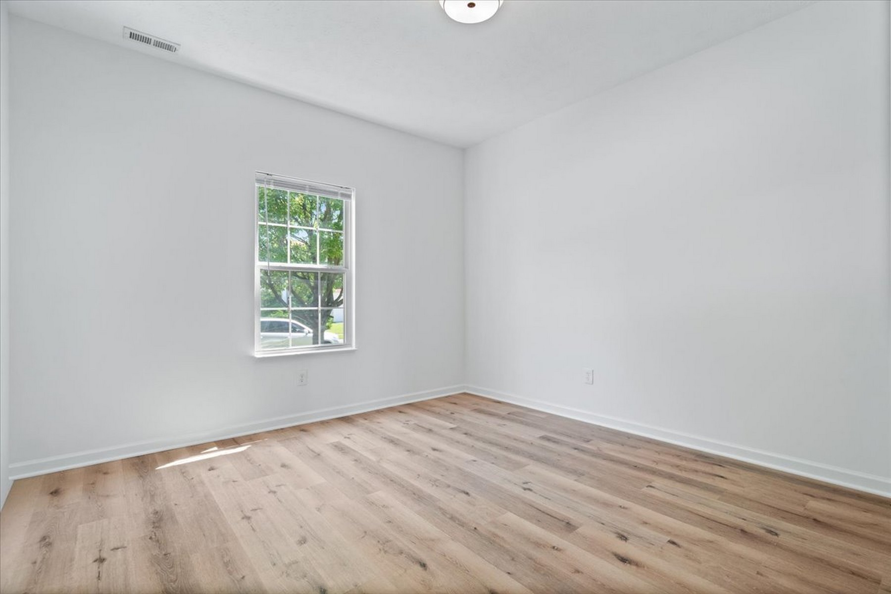  Completely Remodeled Four Bedroom Home on Oversized Lot - 物件實景