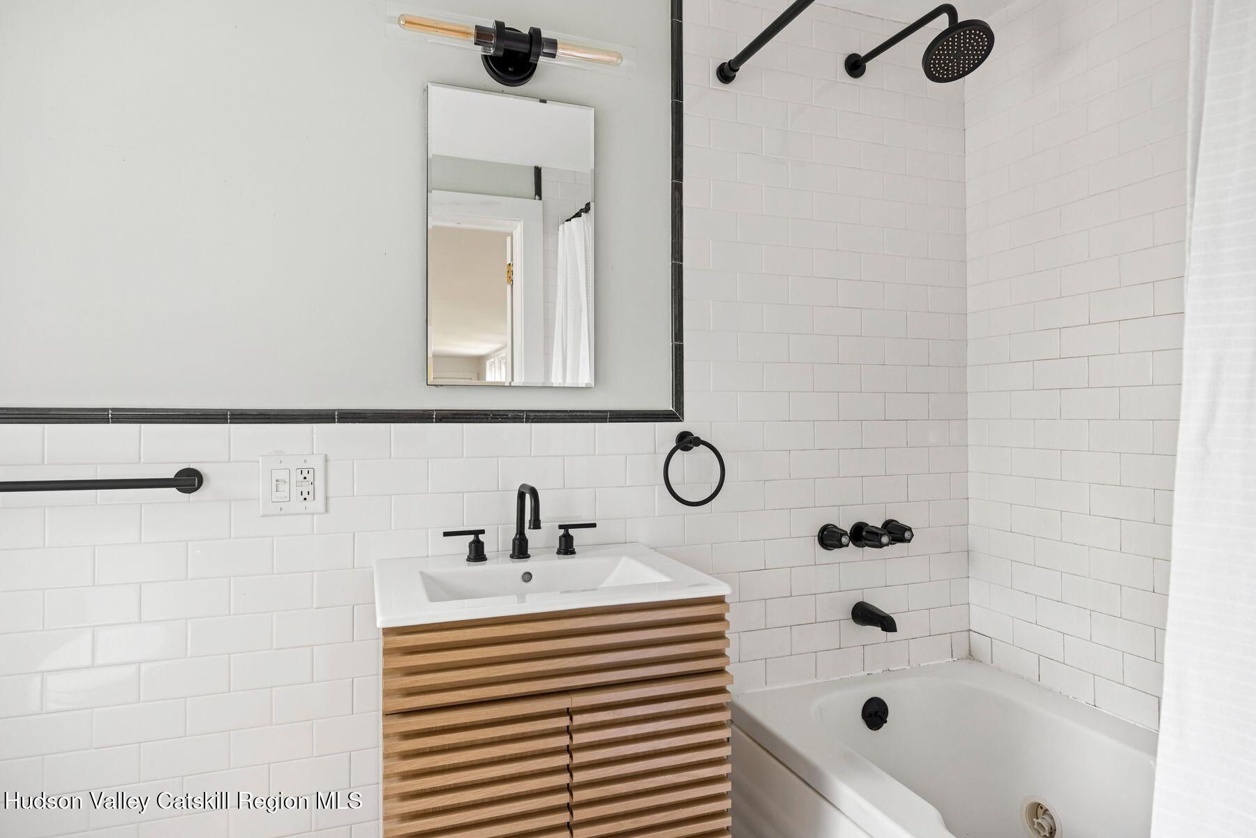 Woodstock, New York, 12409, United States, 2 Bedrooms Bedrooms, ,2 BathroomsBathrooms,Residential,For Sale,1949648