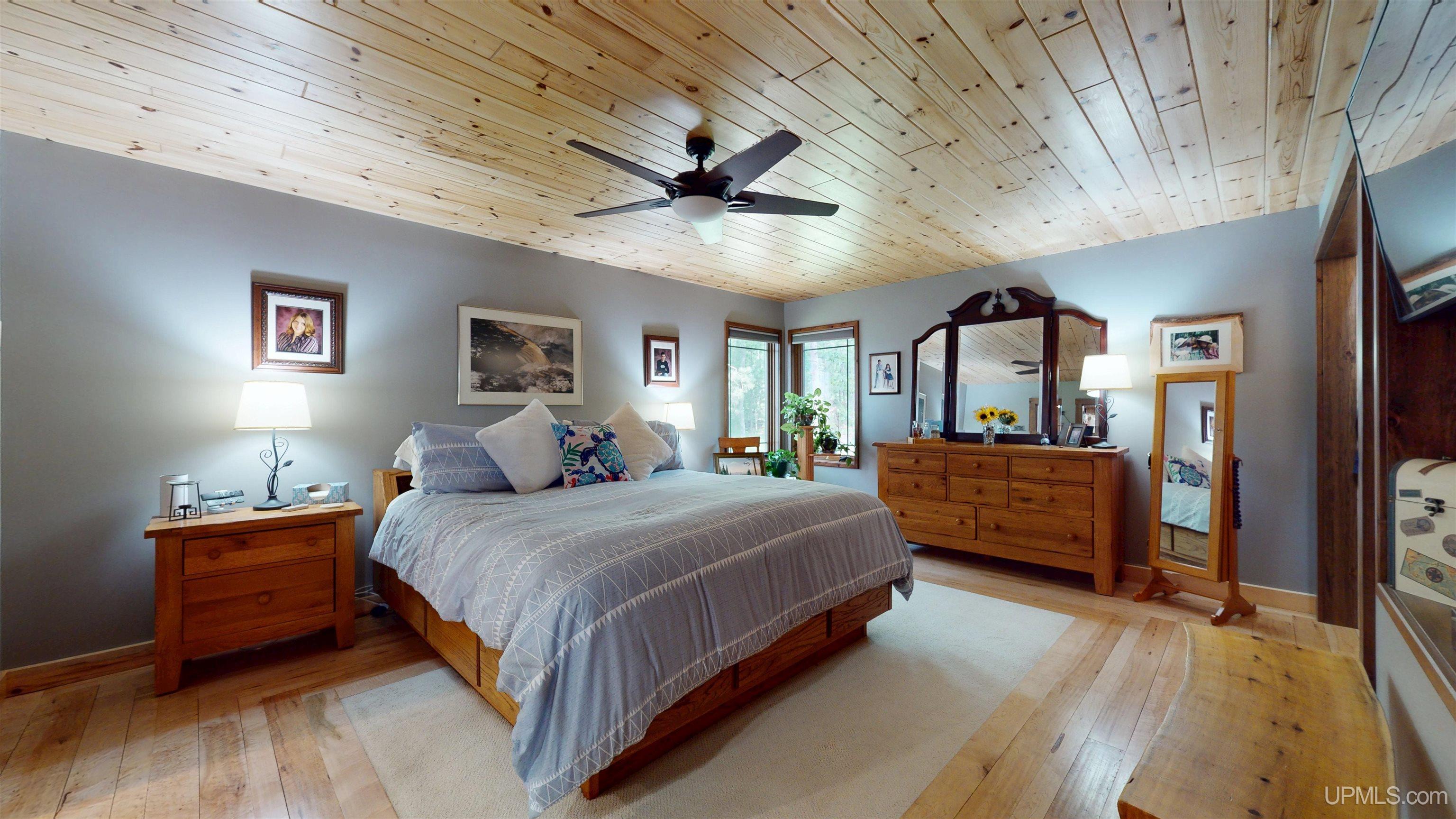 Marquette, Michigan, 49855, United States, 2 Bedrooms Bedrooms, ,4 BathroomsBathrooms,Residential,For Sale,1892873