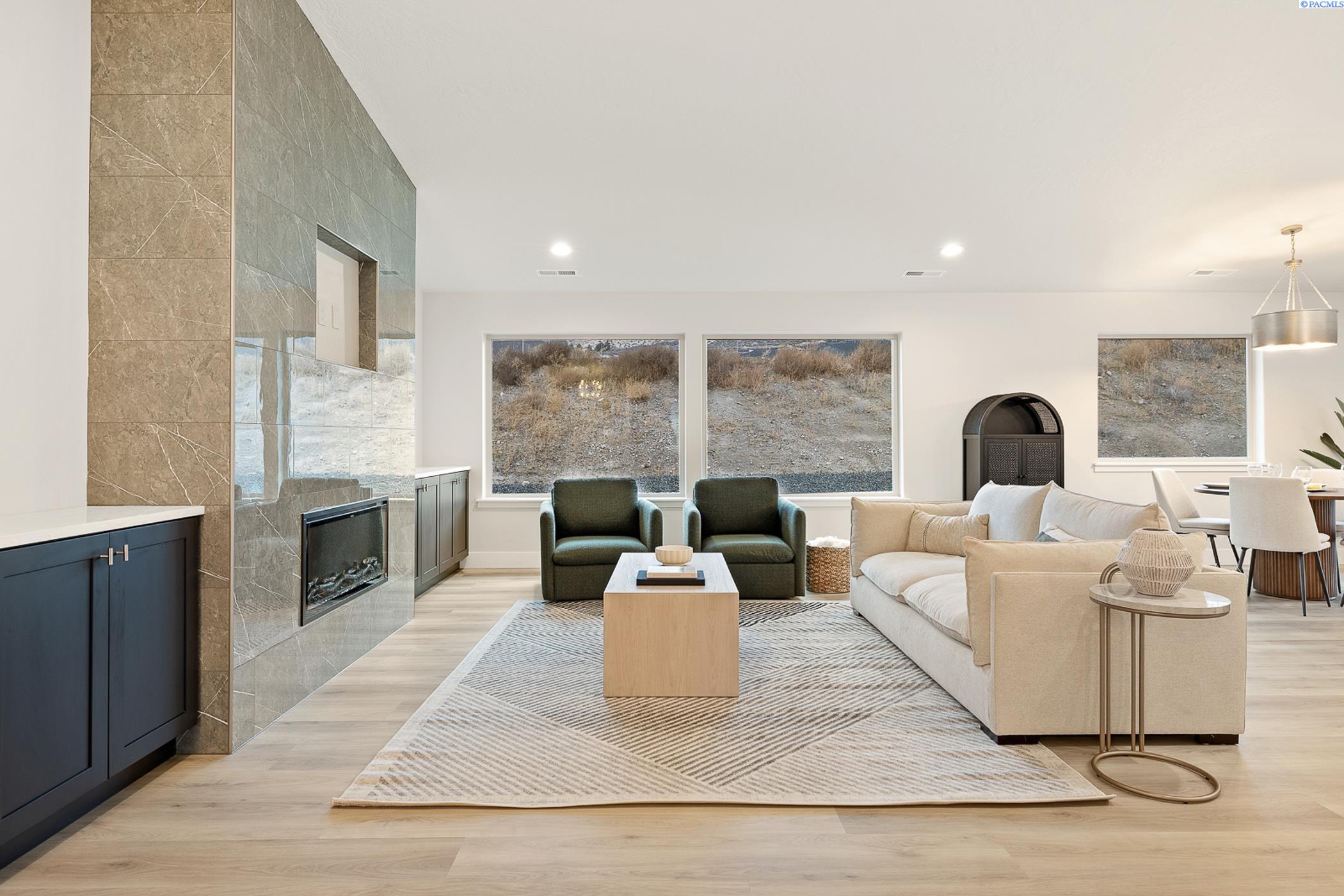 Kennewick, Washington, 99338, United States, 4 Bedrooms Bedrooms, ,1 BathroomBathrooms,Residential,For Sale,1973068