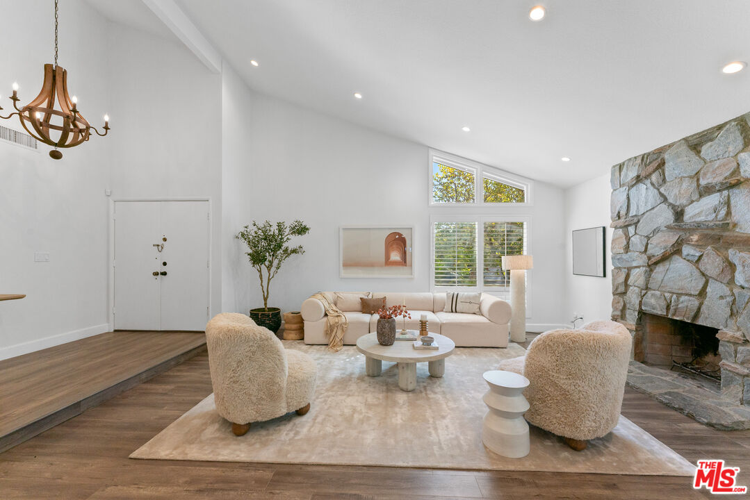 Porter Ranch, California, 91326, United States, 4 Bedrooms Bedrooms, ,2 BathroomsBathrooms,Residential,For Sale,1989197