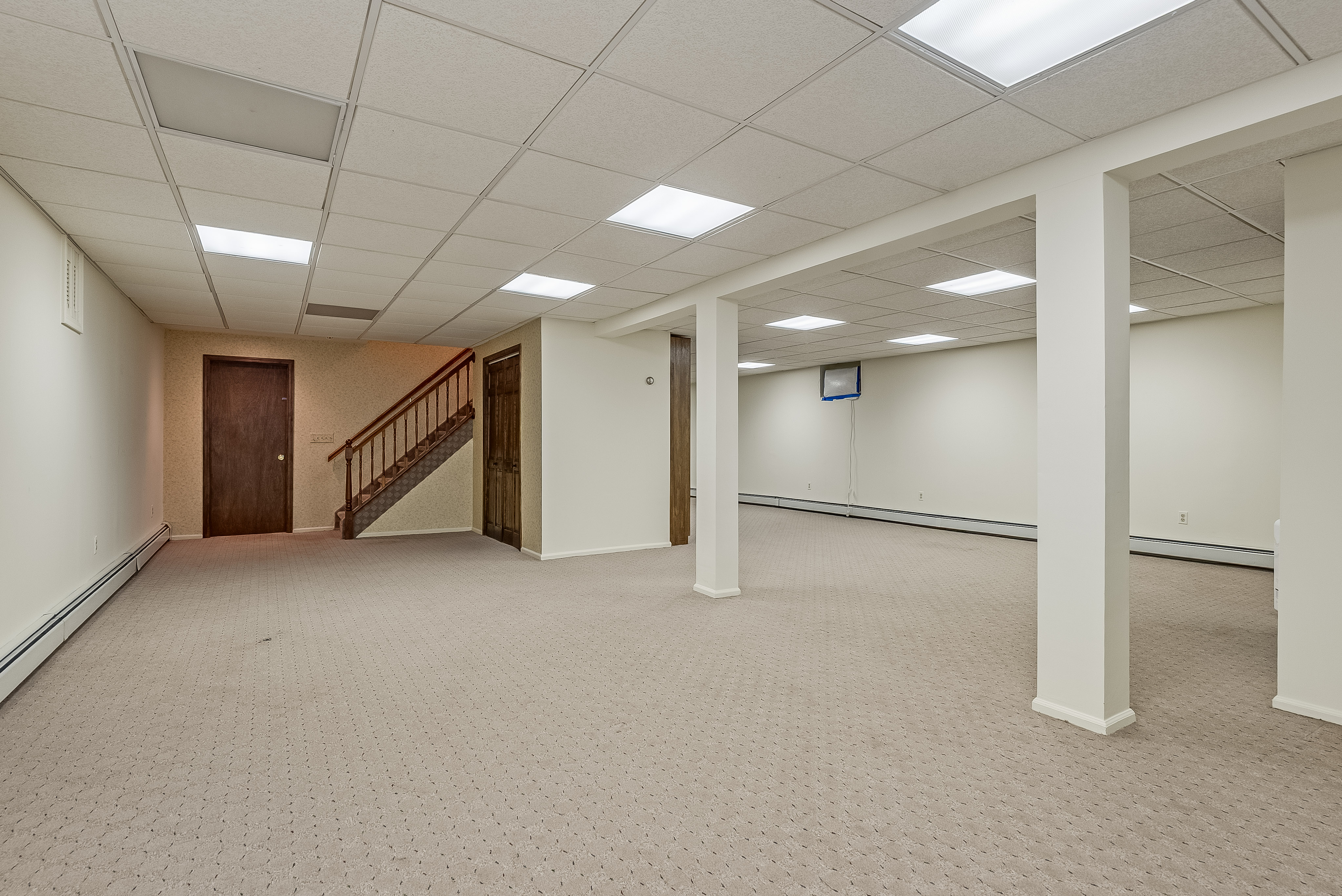  Exceptionally Maintained Tudor Style Colonial - 物件實景