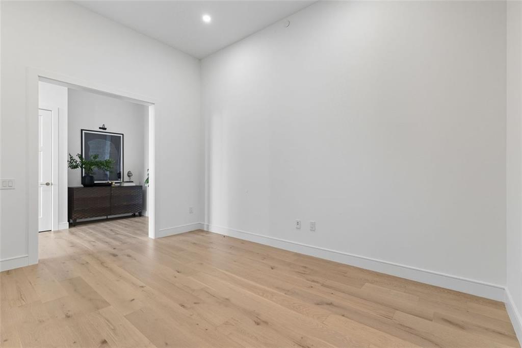 Atlanta, Georgia, 30305, United States, 2 Bedrooms Bedrooms, ,3 BathroomsBathrooms,Residential,For Sale,1979191