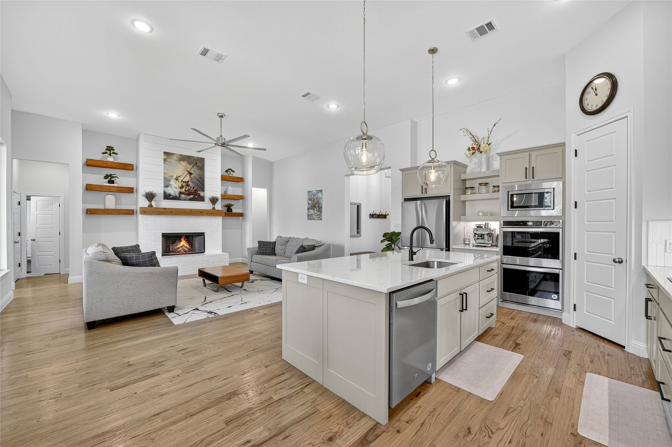 Springtown, Texas, 76082, United States, 4 Bedrooms Bedrooms, ,3 BathroomsBathrooms,Residential,For Sale,1966278