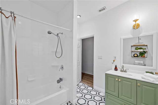 Pomona, California, 91768, United States, 3 Bedrooms Bedrooms, ,2 BathroomsBathrooms,Residential,For Sale,1942945