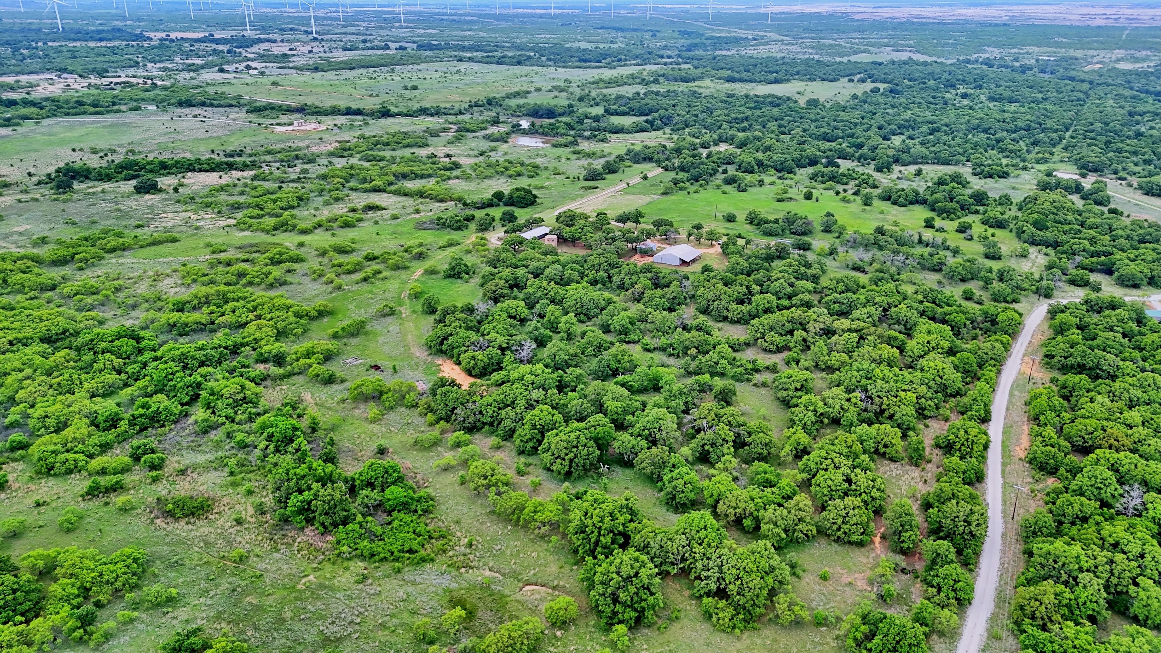  Ranch Style Rock Home on Private 80 Acres - 物件實景