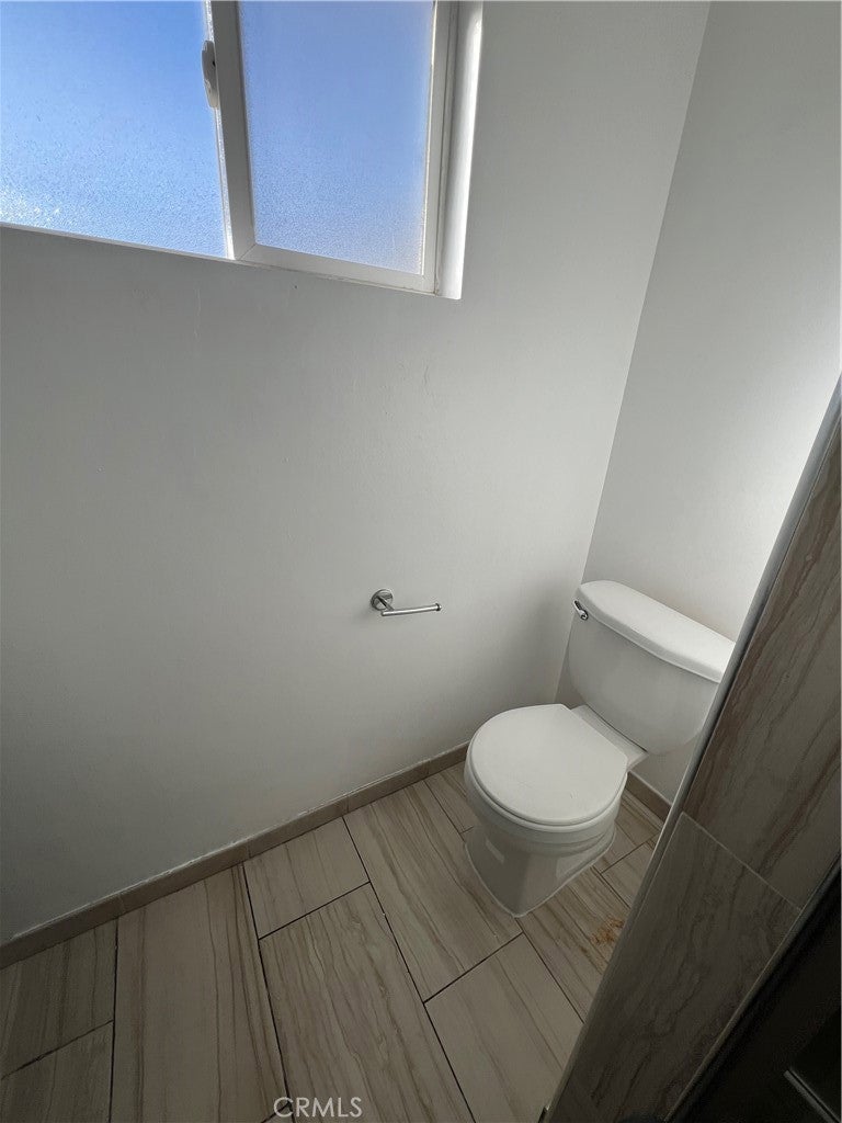 Los Angeles, California, 90027, United States, ,Residential,For Sale,1940498