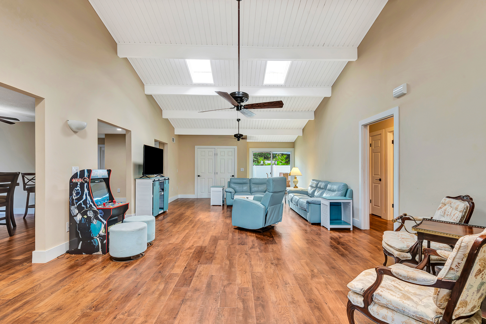 Sarasota, Florida, 34231, United States, 4 Bedrooms Bedrooms, ,2 BathroomsBathrooms,Residential,For Sale,1981224