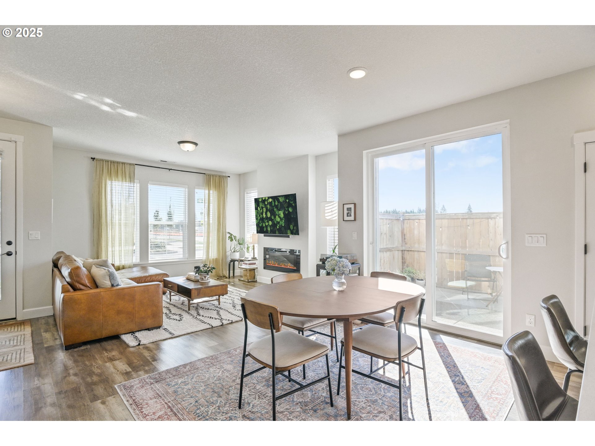 Hillsboro, Oregon, 97123, United States, 3 Bedrooms Bedrooms, ,2 BathroomsBathrooms,Residential,For Sale,1967879