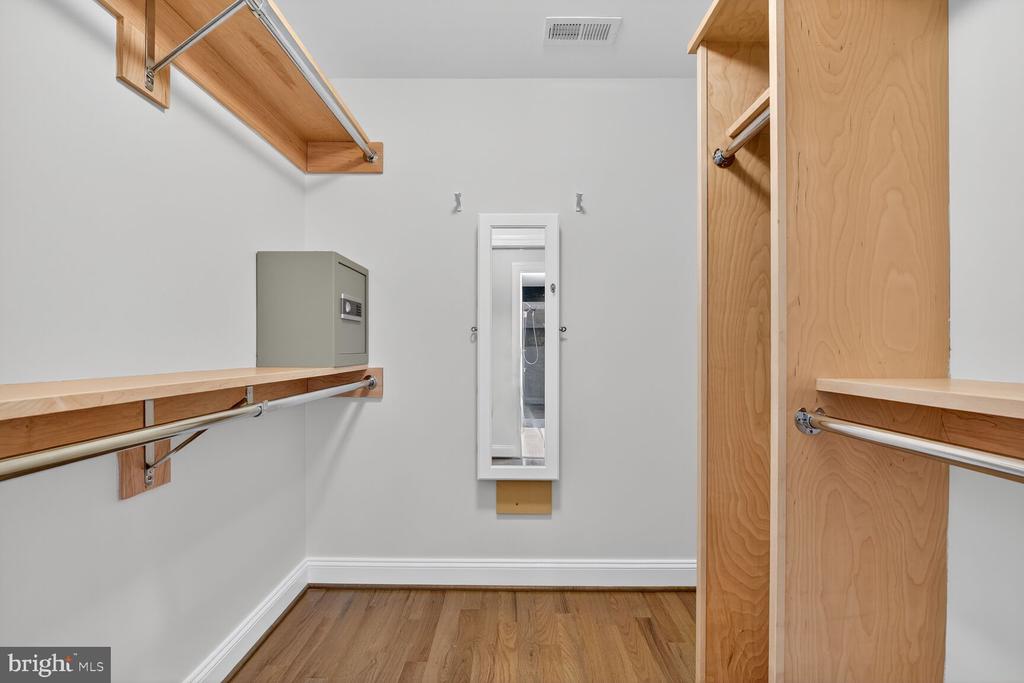 Arlington, Virginia, 22213, United States, 5 Bedrooms Bedrooms, ,5 BathroomsBathrooms,Residential,For Sale,1982488