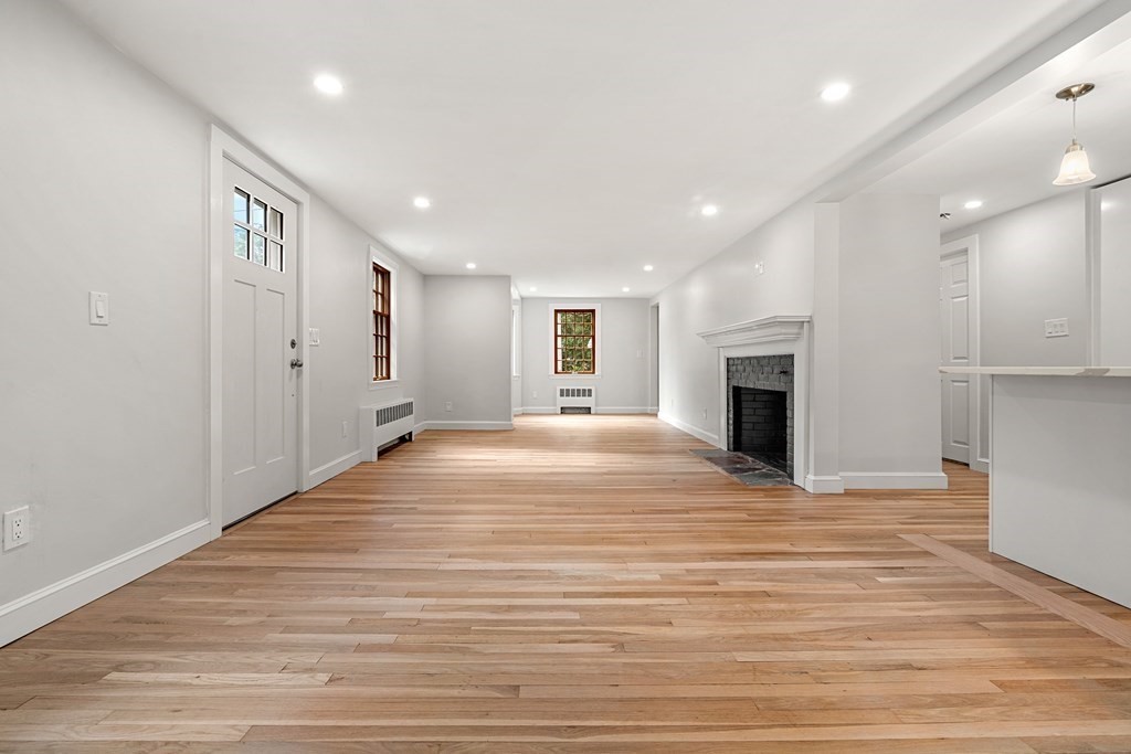 Framingham, Massachusetts, 01701, United States, 3 Bedrooms Bedrooms, ,2 BathroomsBathrooms,Residential,For Sale,1903802