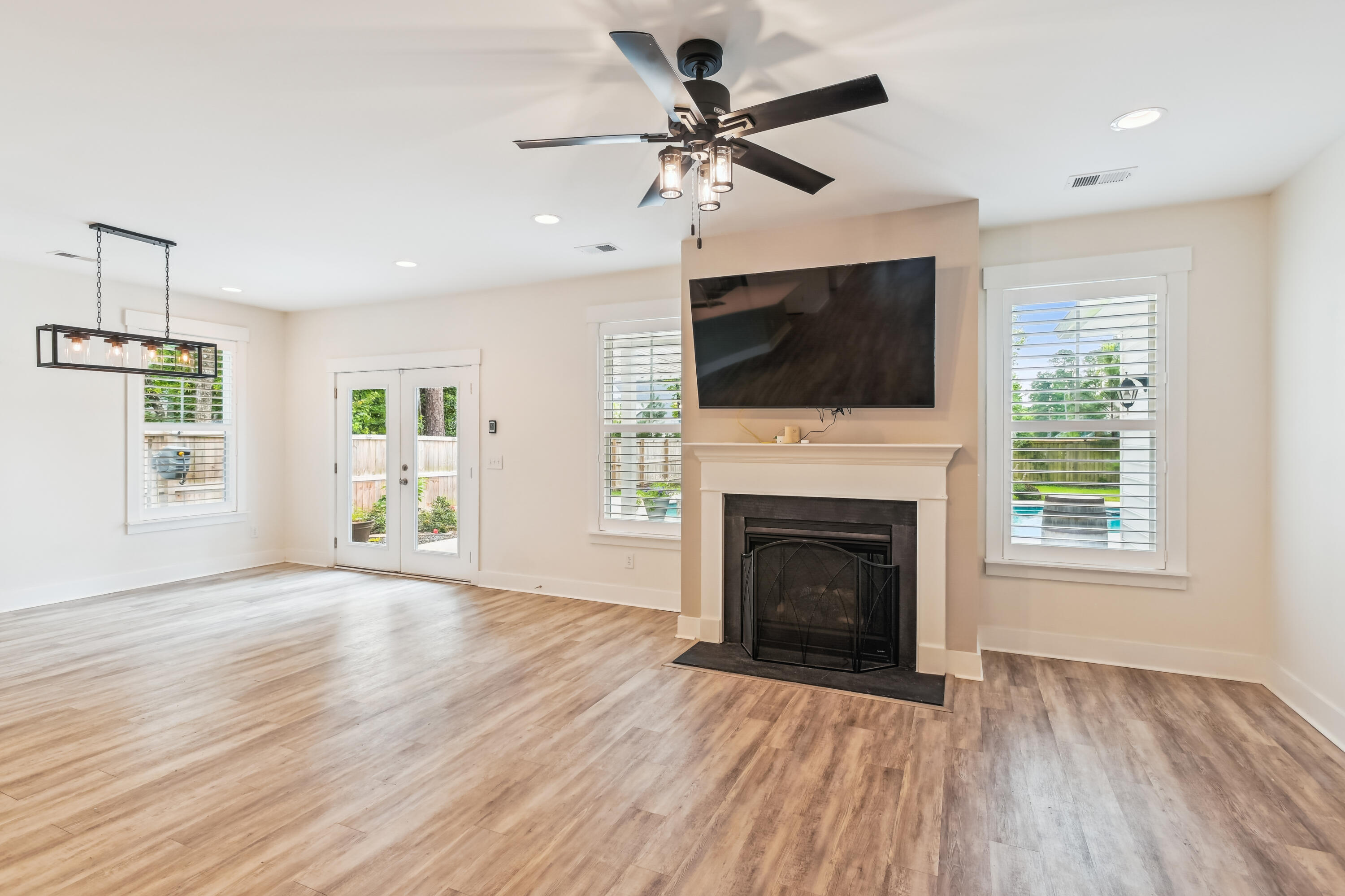 Summerville, South Carolina, 29483, United States, 4 Bedrooms Bedrooms, ,4 BathroomsBathrooms,Residential,For Sale,1897286