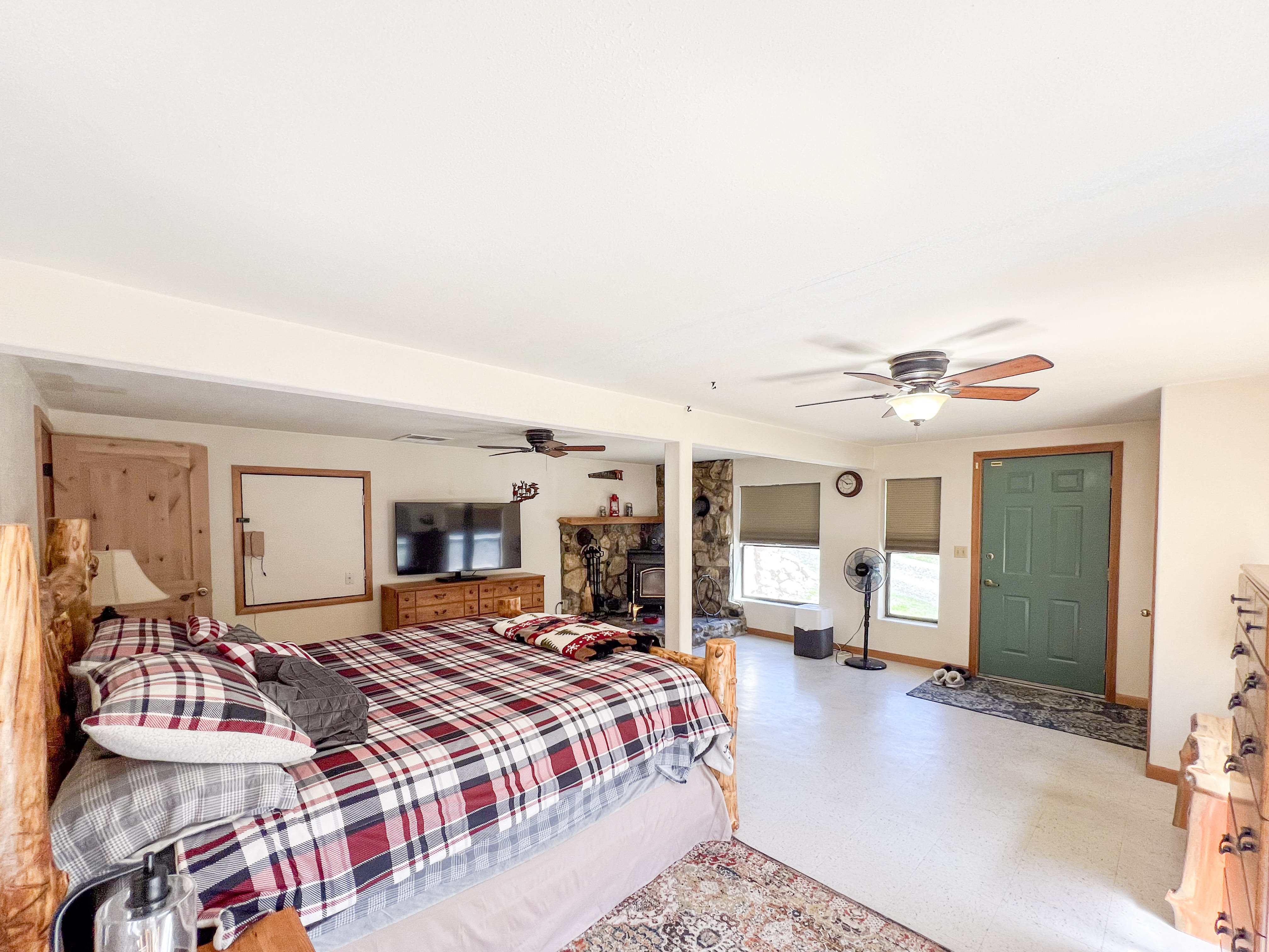 Colville, Washington, 99114, United States, 2 Bedrooms Bedrooms, ,2 BathroomsBathrooms,Residential,For Sale,1928739