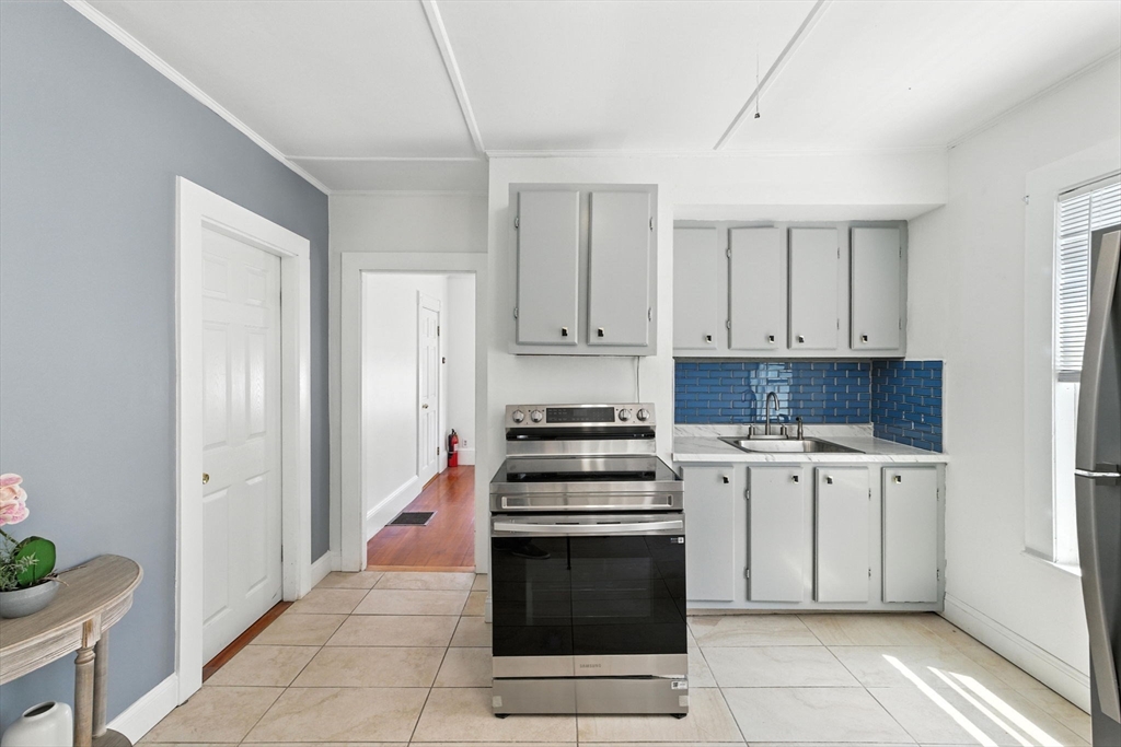 Lynn, Massachusetts, 01902, United States, 5 Bedrooms Bedrooms, ,3 BathroomsBathrooms,Residential,For Sale,1937359