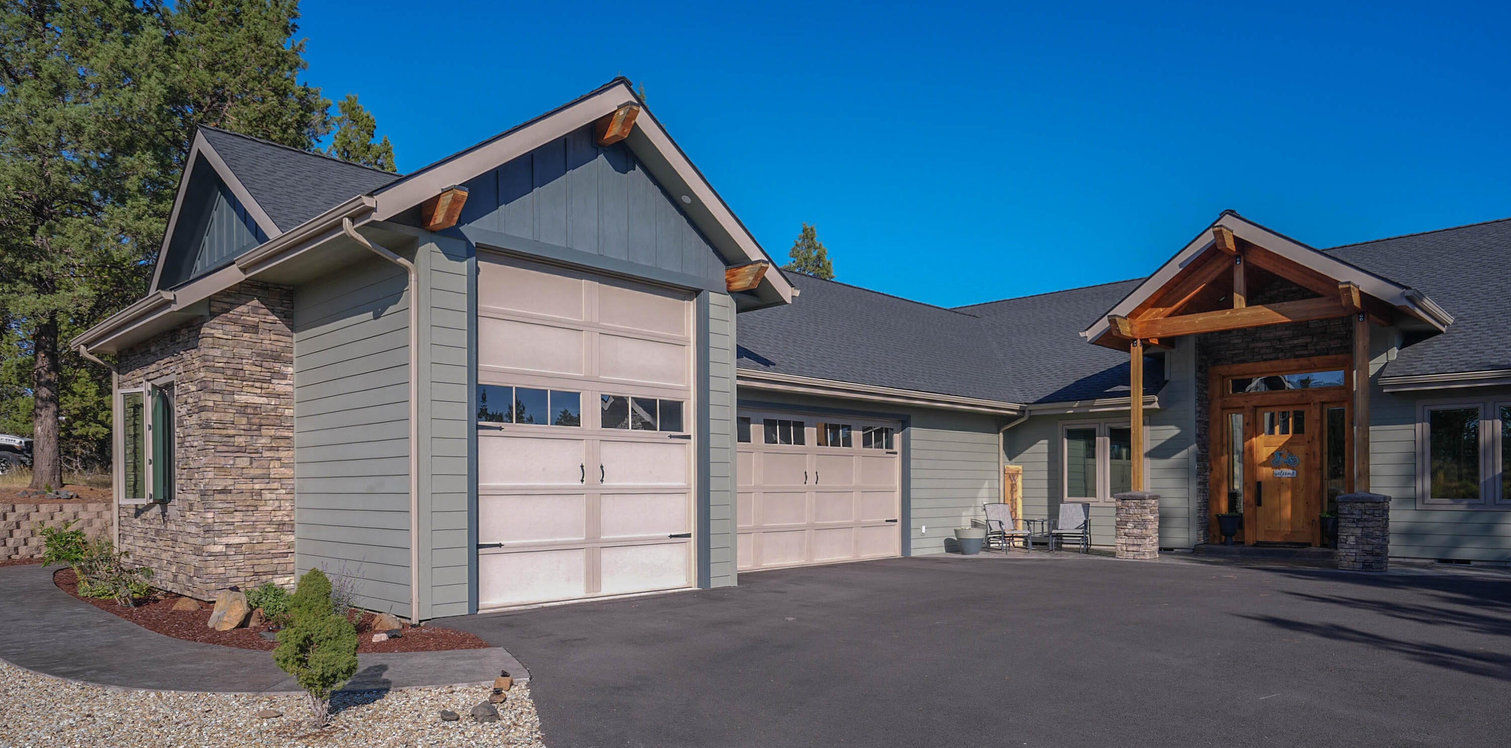 Klamath Falls, Oregon, 97601, United States, 3 Bedrooms Bedrooms, ,4 BathroomsBathrooms,Residential,For Sale,1940970