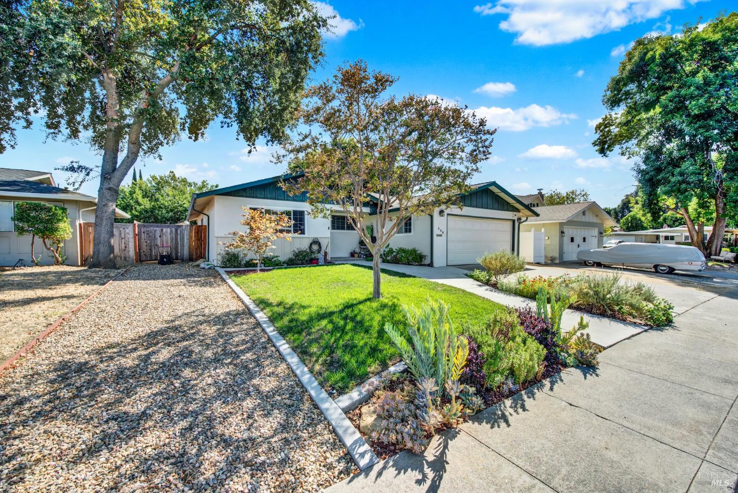 Vacaville, California, 95687, United States, 3 Bedrooms Bedrooms, ,2 BathroomsBathrooms,Residential,For Sale,1940371