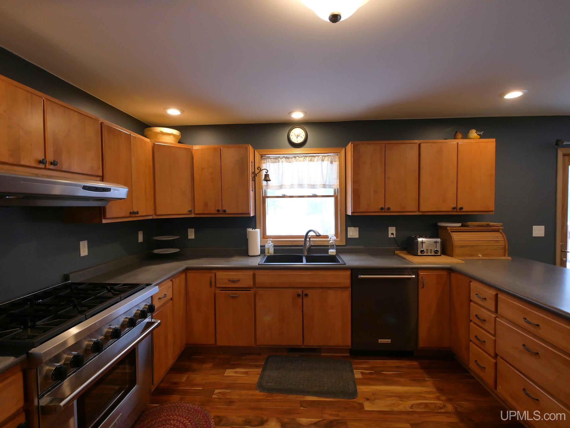 Houghton, Michigan, 49931, United States, 4 Bedrooms Bedrooms, ,3 BathroomsBathrooms,Residential,For Sale,1924380