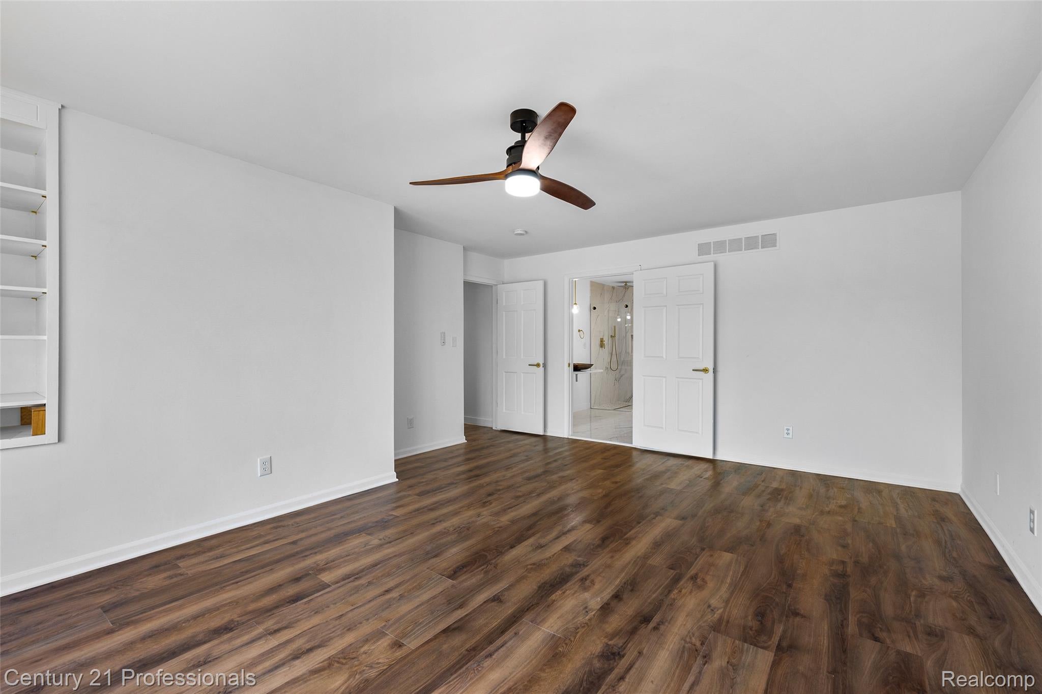 Davisburg, Michigan, 48350, United States, 5 Bedrooms Bedrooms, ,4 BathroomsBathrooms,Residential,For Sale,1982233