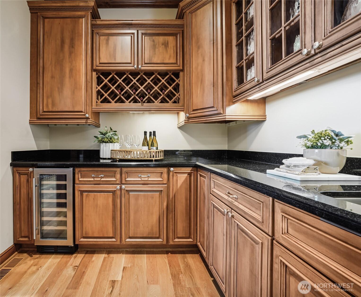 BELLEVUE, Washington, 98006, United States, 4 Bedrooms Bedrooms, ,6 BathroomsBathrooms,Residential,For Sale,1876137