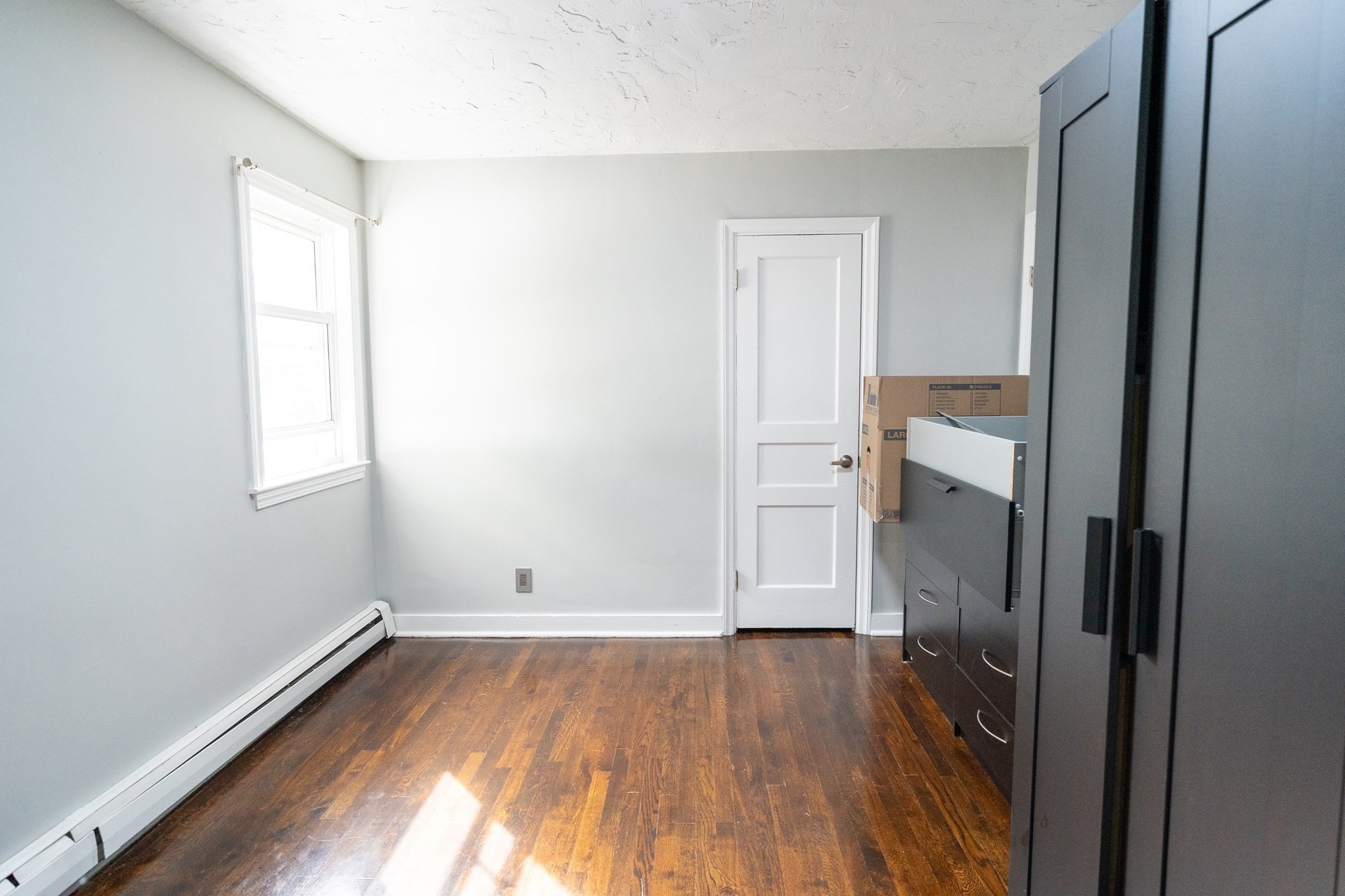 Randolph, Massachusetts, 02368, United States, 4 Bedrooms Bedrooms, ,2 BathroomsBathrooms,Residential,For Sale,2009735