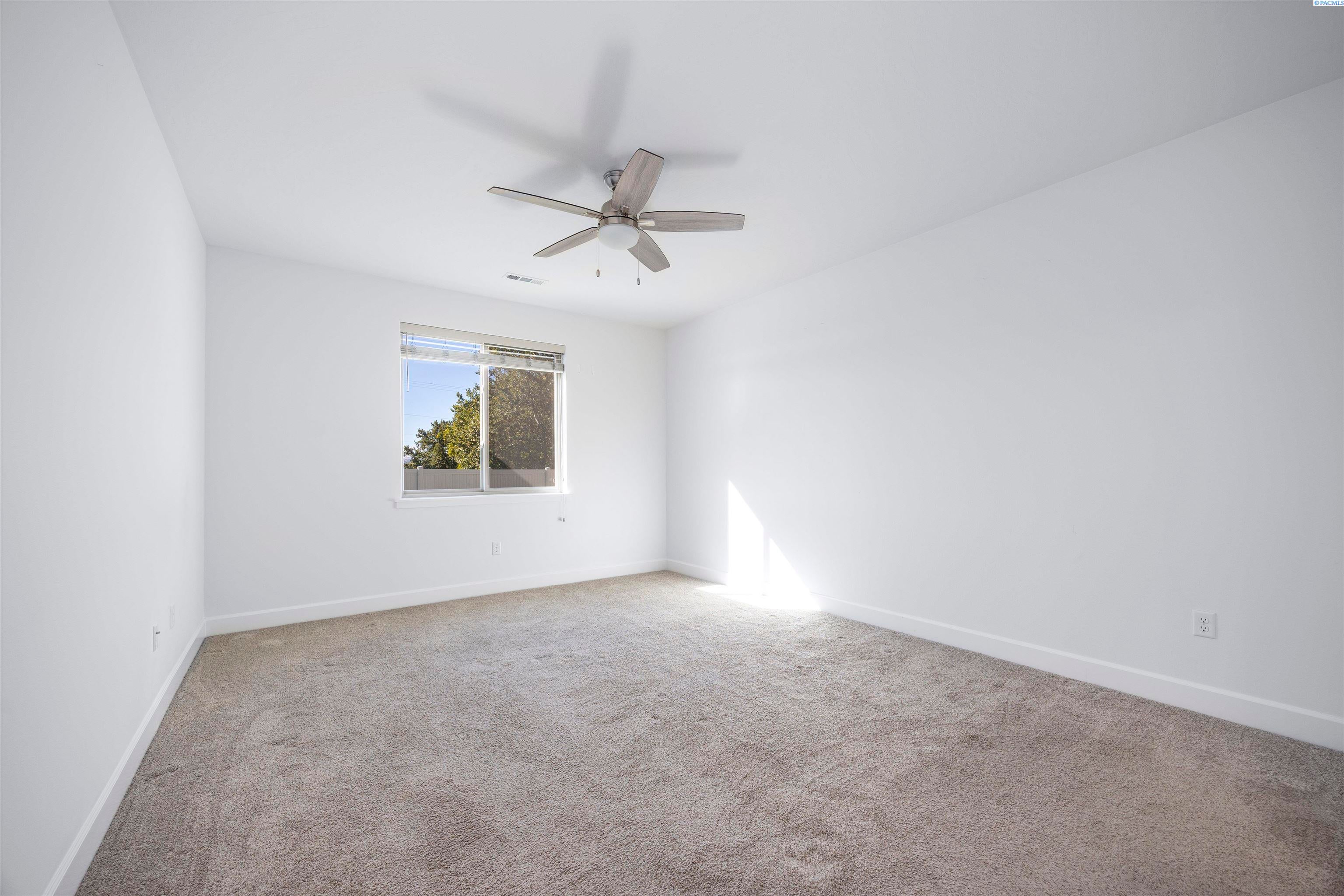 Pasco, Washington, 99301, United States, 4 Bedrooms Bedrooms, ,2 BathroomsBathrooms,Residential,For Sale,1978542