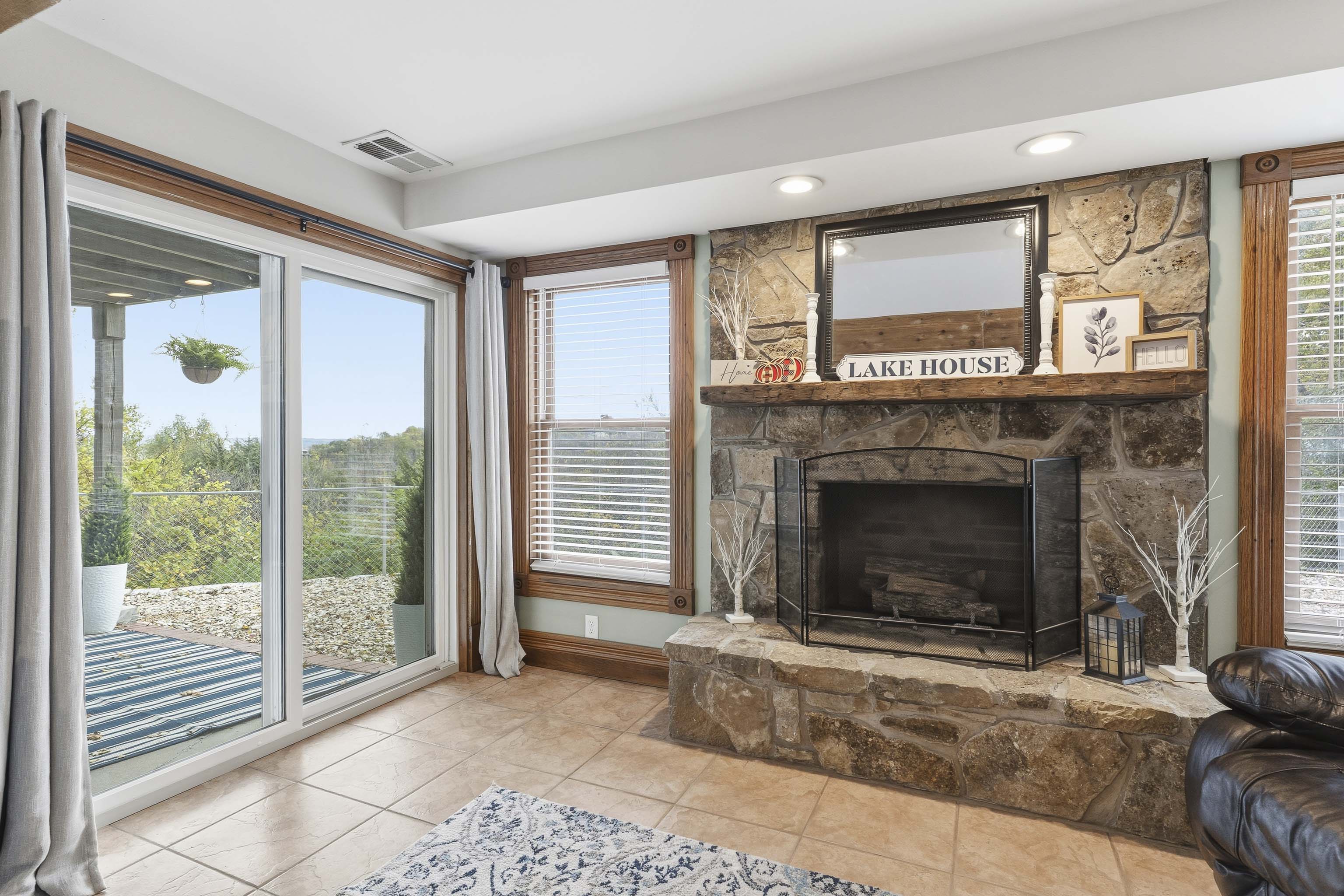 Manhattan, Kansas, 66503, United States, 4 Bedrooms Bedrooms, ,4 BathroomsBathrooms,Residential,For Sale,1985204