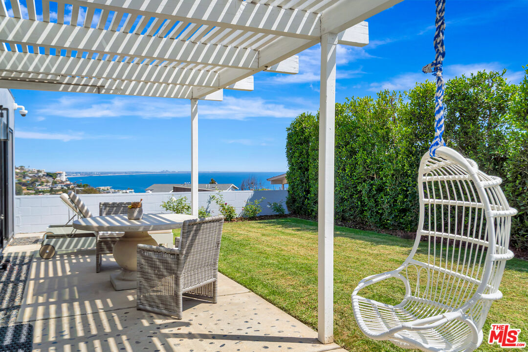 Malibu, California, 90265, United States, 4 Bedrooms Bedrooms, ,3 BathroomsBathrooms,Residential,For Sale,1925740
