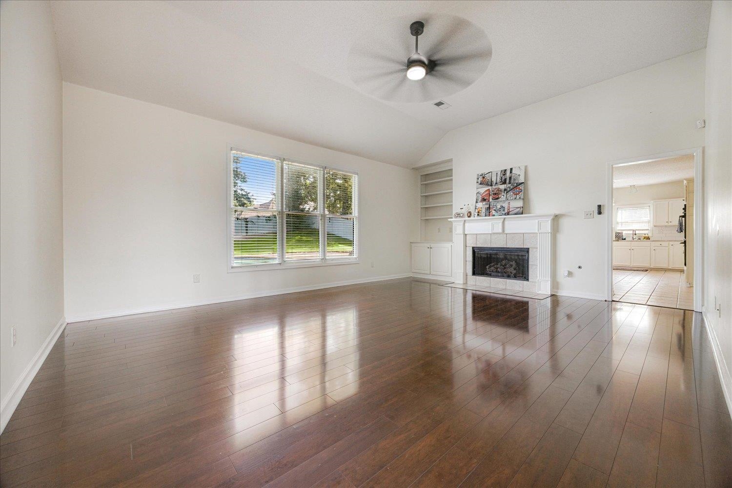 Lakeland, Tennessee, 38002, United States, 5 Bedrooms Bedrooms, ,3 BathroomsBathrooms,Residential,For Sale,1866419