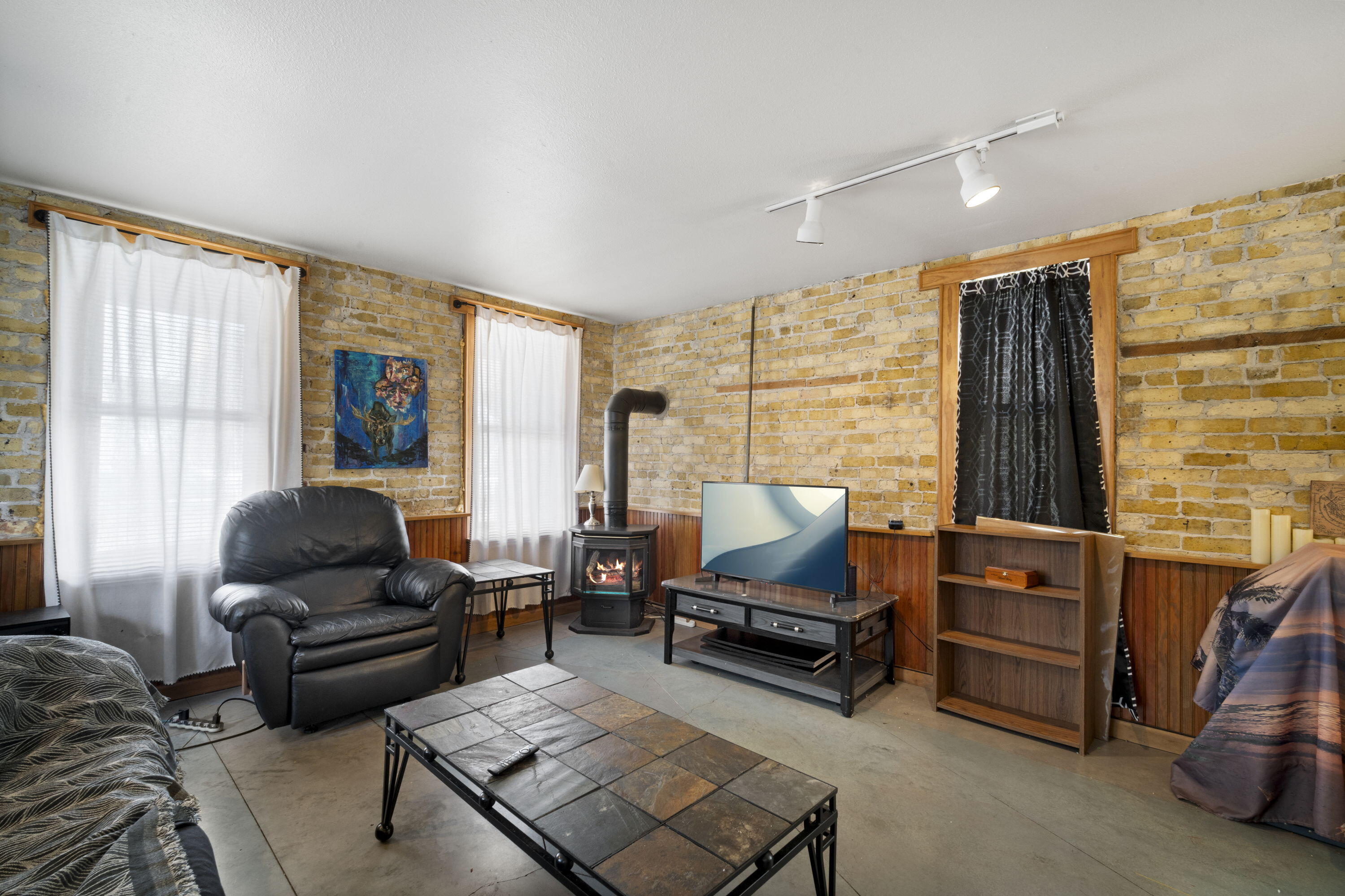 Milwaukee, Wisconsin, 53202, United States, 3 Bedrooms Bedrooms, ,3 BathroomsBathrooms,Residential,For Sale,1916050