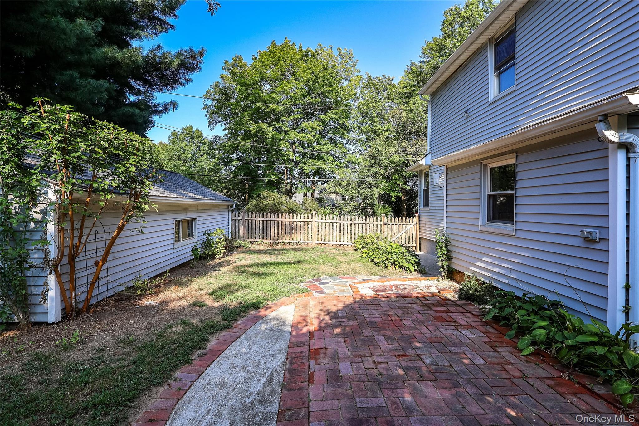 Sea Cliff, New York, 11579, United States, 2 Bedrooms Bedrooms, ,2 BathroomsBathrooms,Residential,For Sale,1920035
