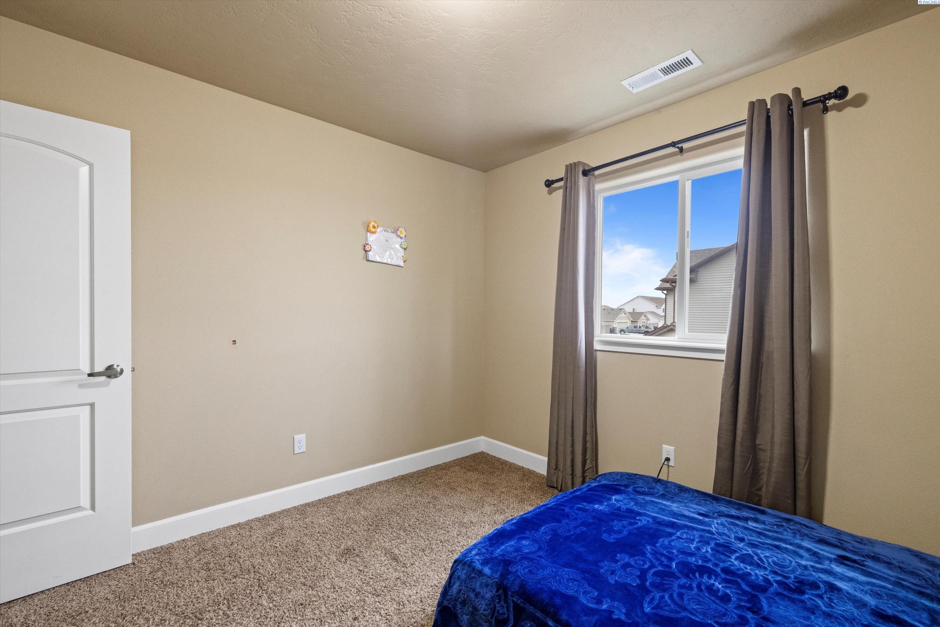 Pasco, Washington, 99301, United States, 6 Bedrooms Bedrooms, ,3 BathroomsBathrooms,Residential,For Sale,1705184