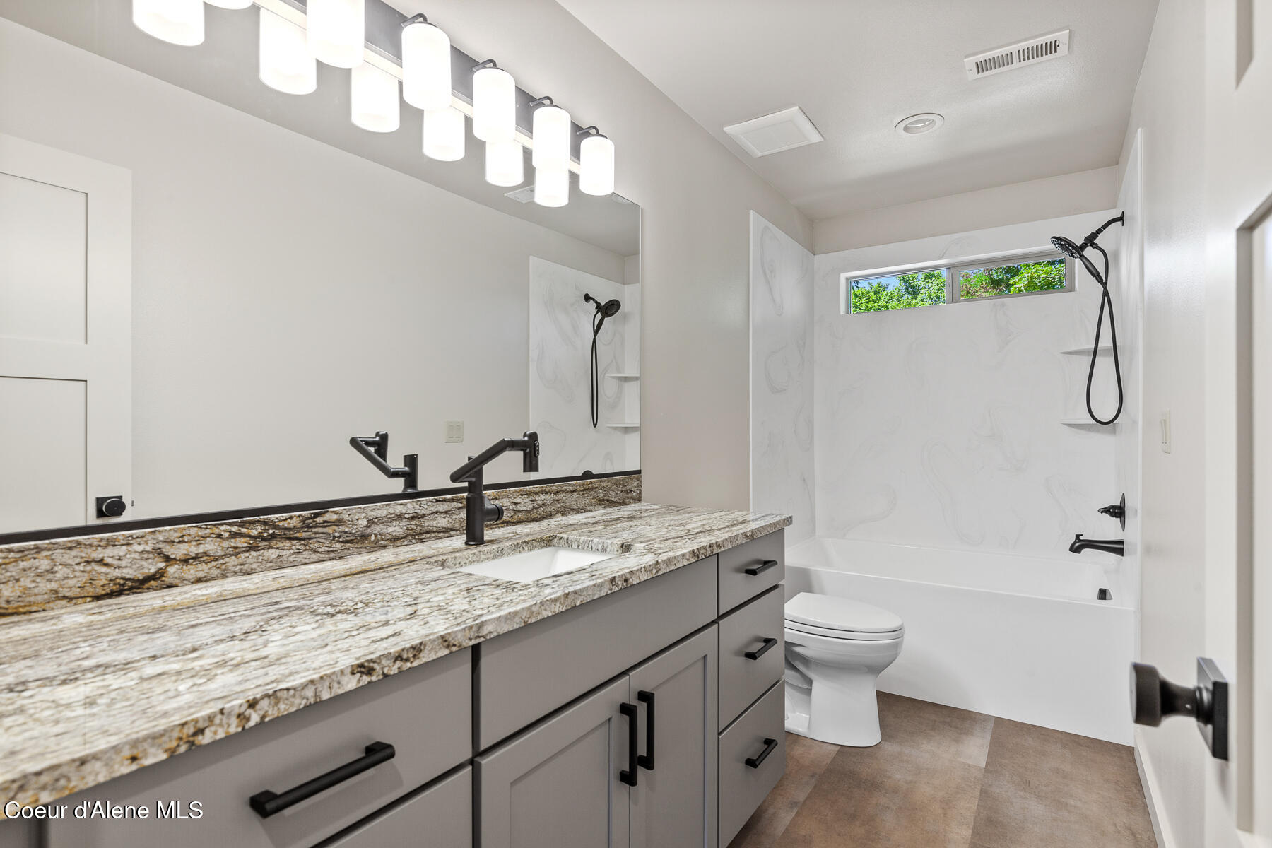 Coeur d'Alene, Idaho, 83814, United States, 4 Bedrooms Bedrooms, ,5 BathroomsBathrooms,Residential,For Sale,2037793