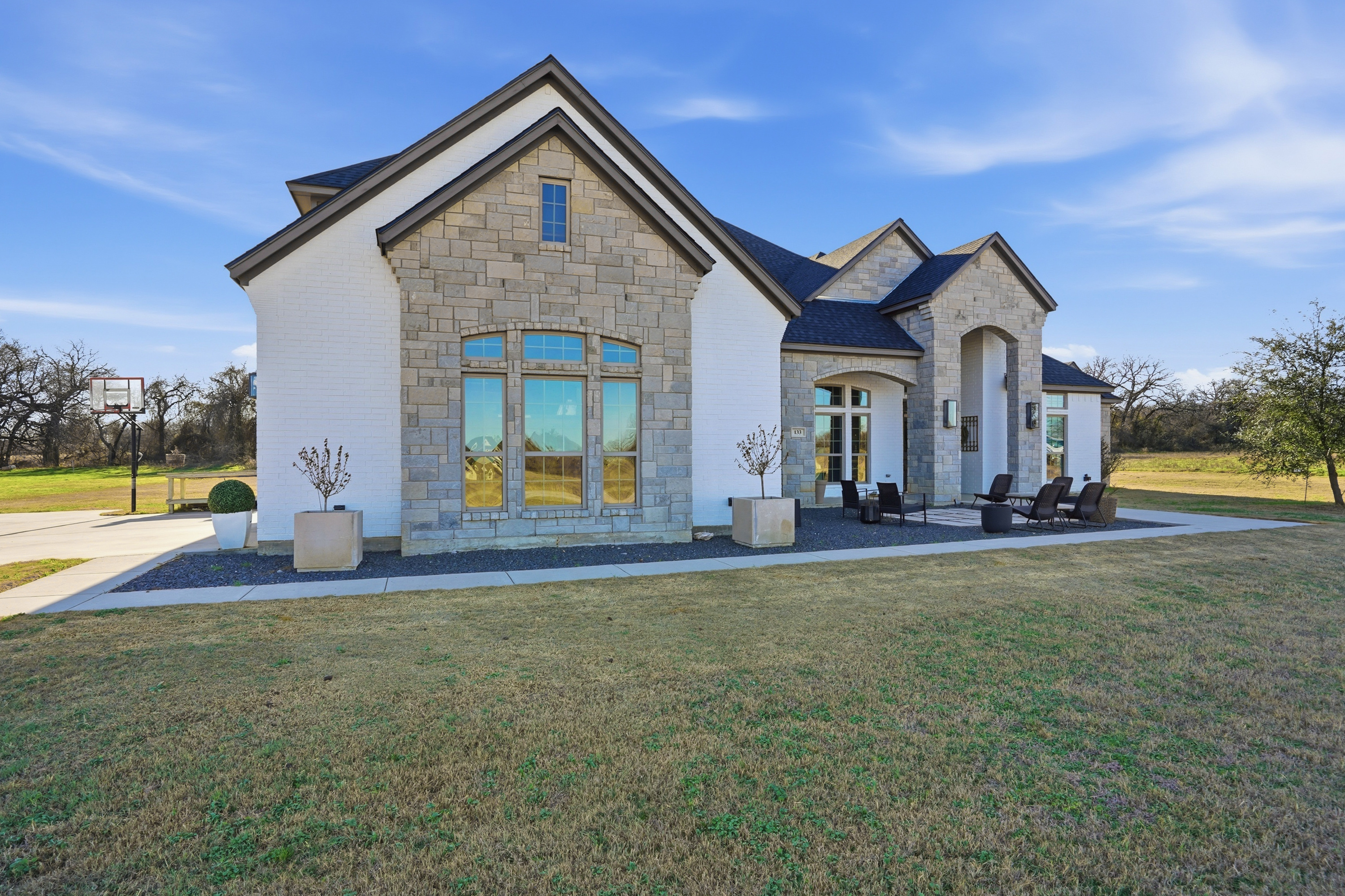  a private gated retreat where  luxury meets texas tranquility - 物件實景