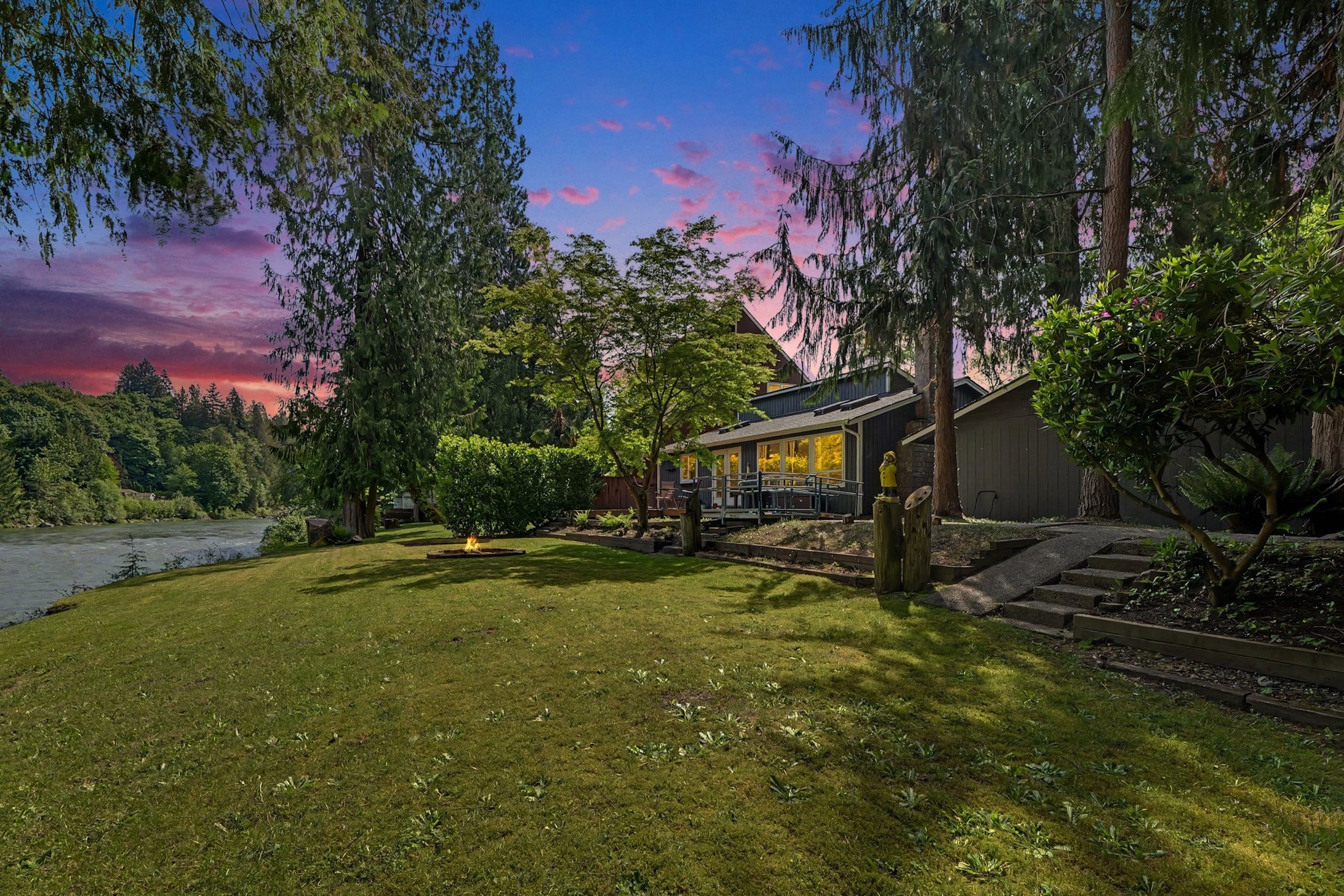  Charming Riverfront Home - 物件實景