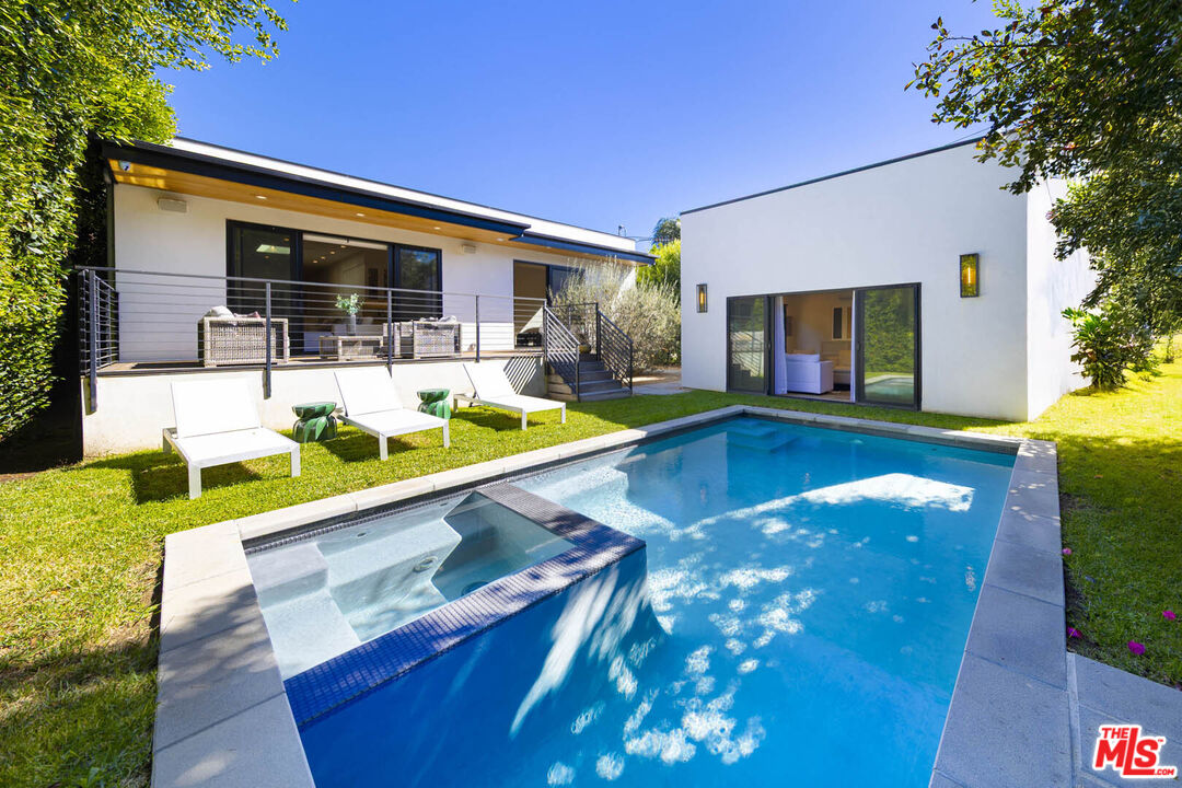 Los Angeles, California, 90048, United States, 4 Bedrooms Bedrooms, ,2 BathroomsBathrooms,Residential,For Sale,1962418